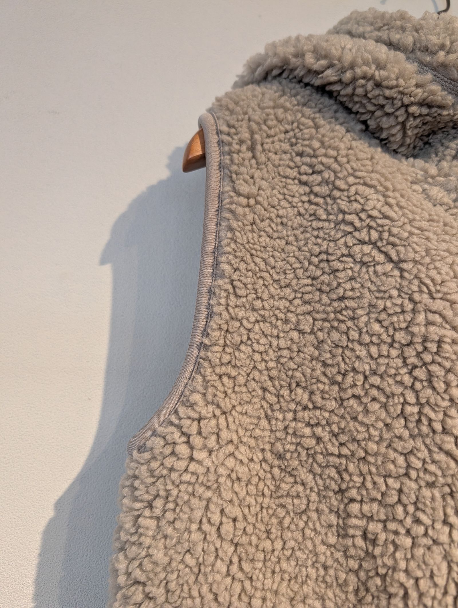 ボアフードショートベスト / トープ