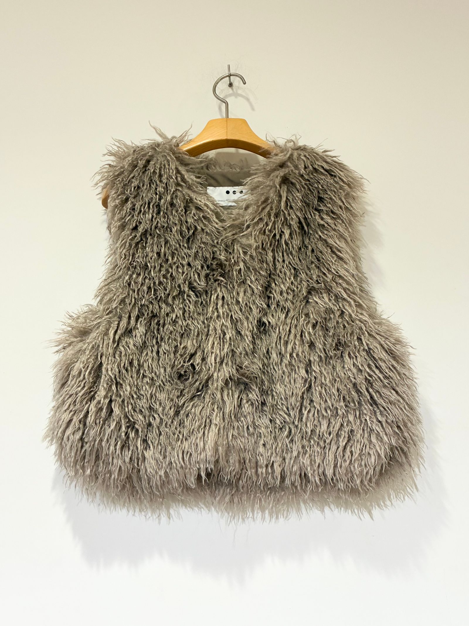 ウェイビーファー ショートジレ / ファーベスト / グレーベージュ