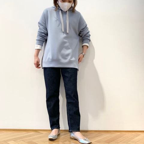 パウダリーなカラーが春らしいPASSIONEのパーカー