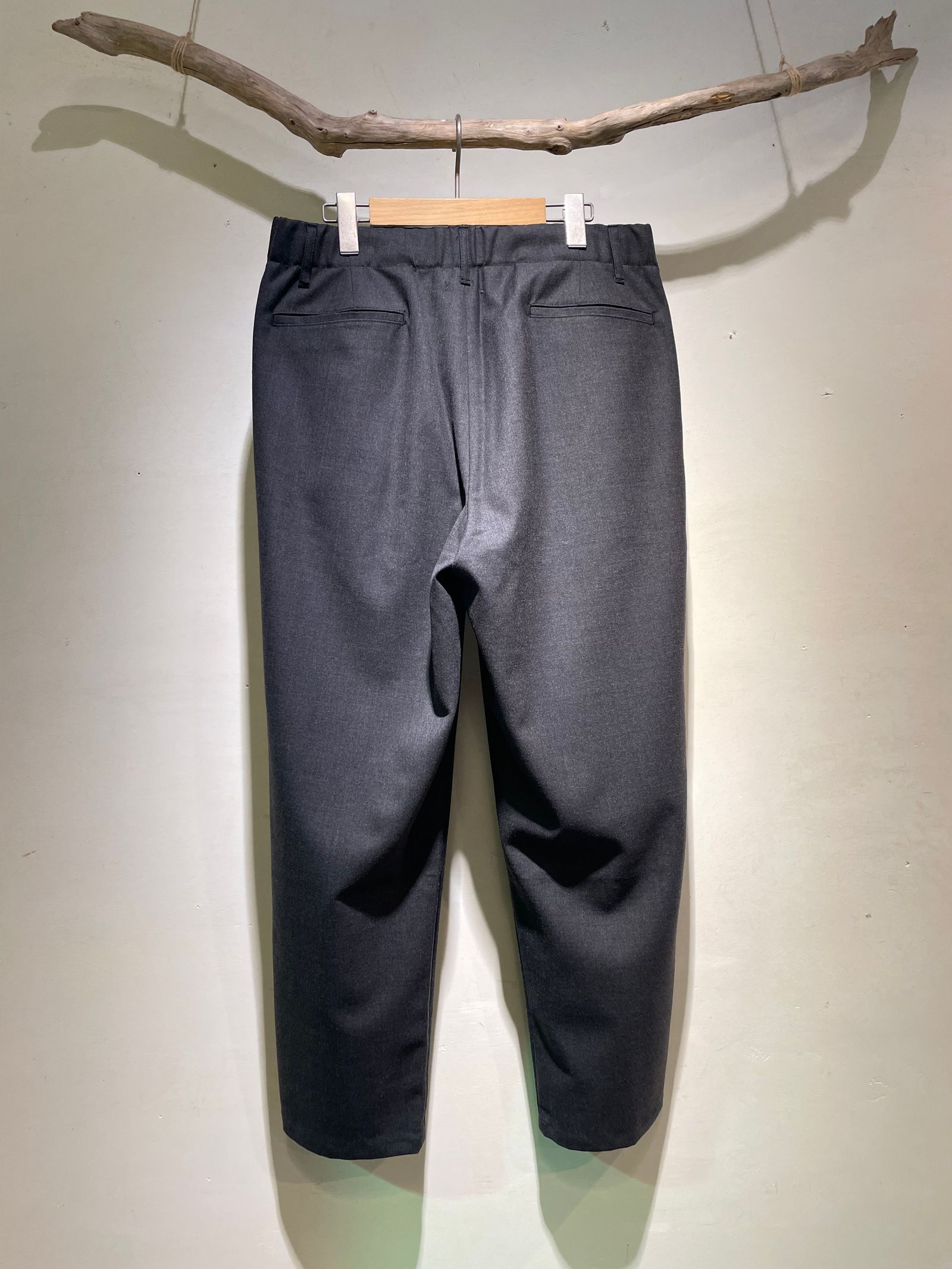 SEMI WIDE TROUSERS / セミワイドパンツ / チャコール