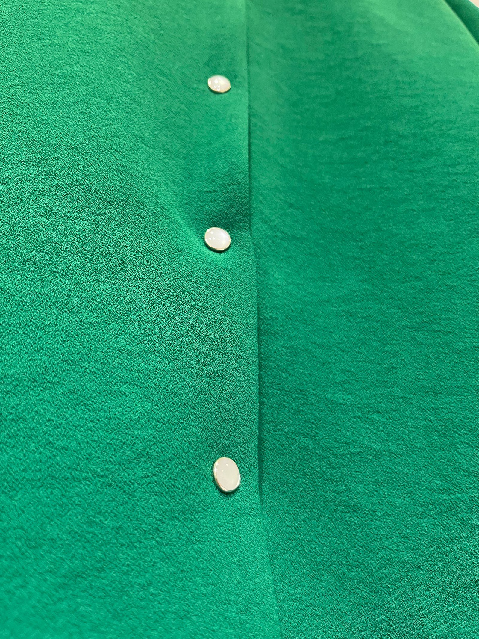 【Bed&Breakfast】 Back Satin Dry Georgette Blouse / ノーカラーブラウス / グリーン
