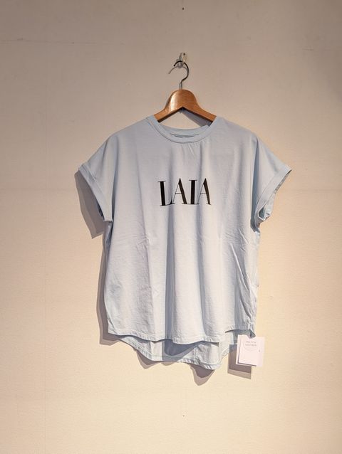 "LAIA"ロゴヘムラウンドT-shirt / ロゴTシャツ / ライトブルー