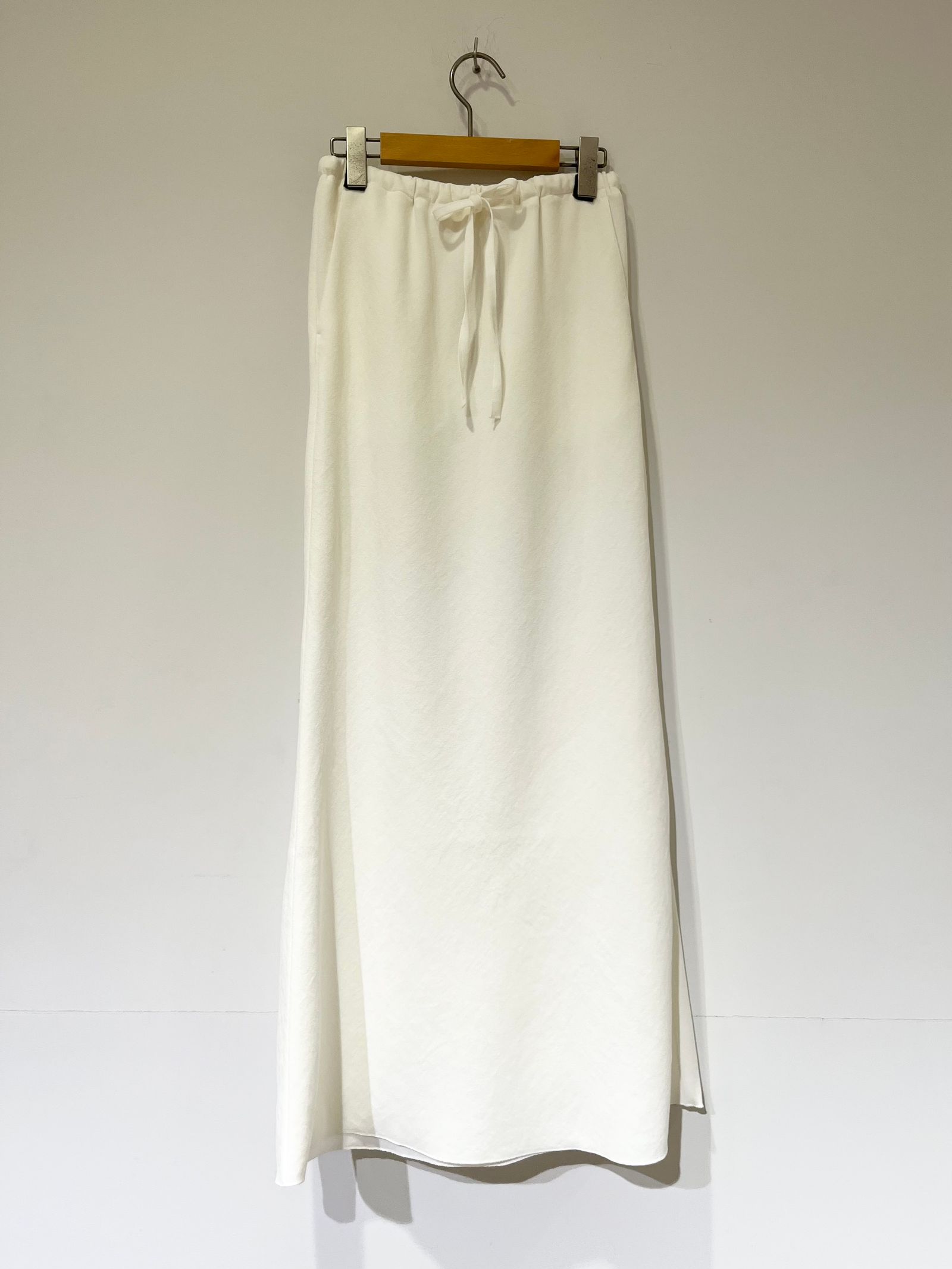 【Bed&Breakfast】 Back Satin Dry Georgette Skirt / マーメイドスカート / ホワイト