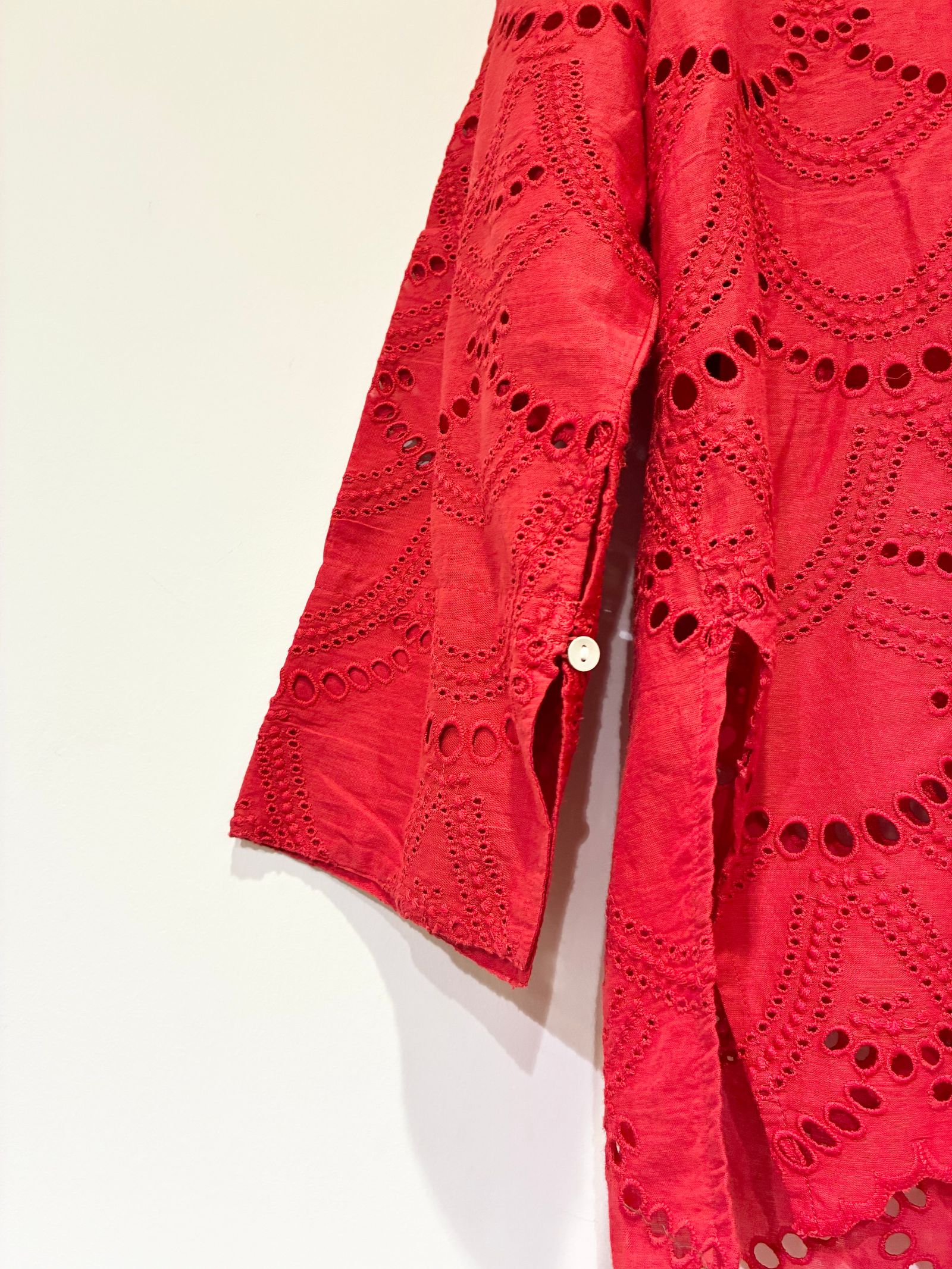 Cotton Voile Dot Hemla Blouse / スカラップ刺繍ブラウス / レッド