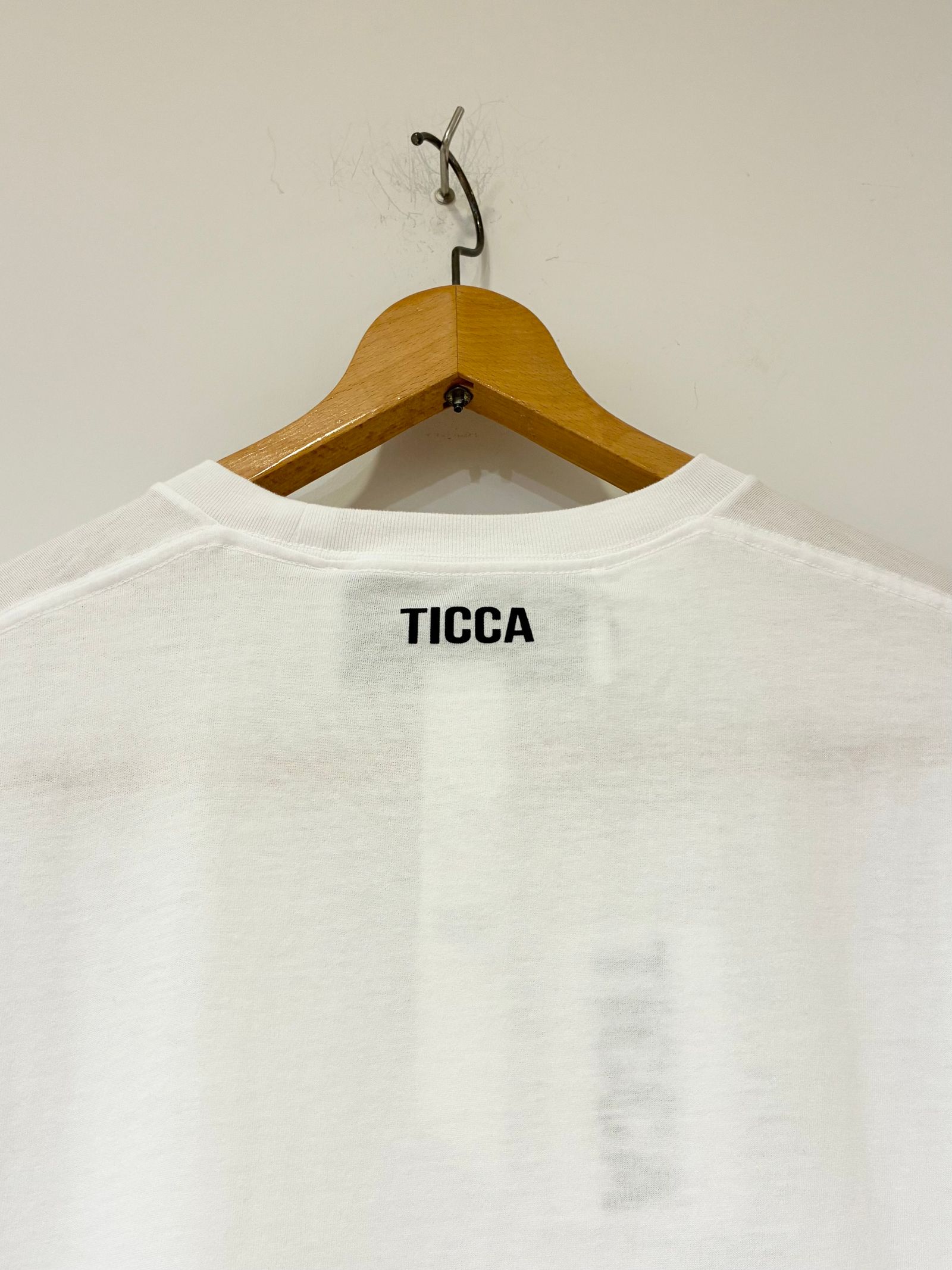 エンブロイダリーTシャツ / ワンポイント刺繍Tシャツ / ホワイト