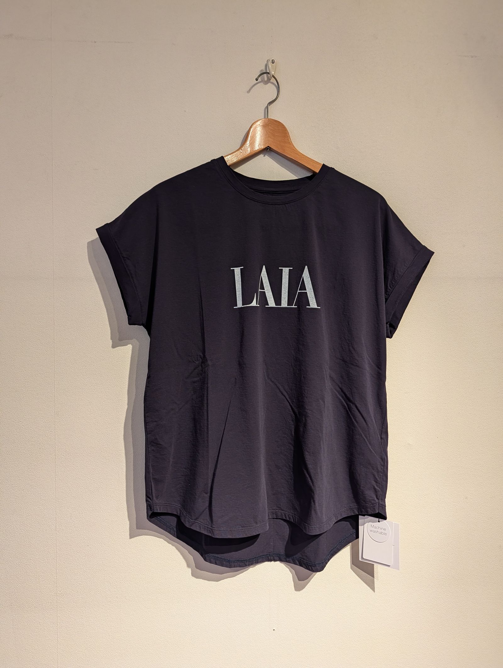 "LAIA"ロゴヘムラウンドT-shirt / ロゴTシャツ / ネイビー