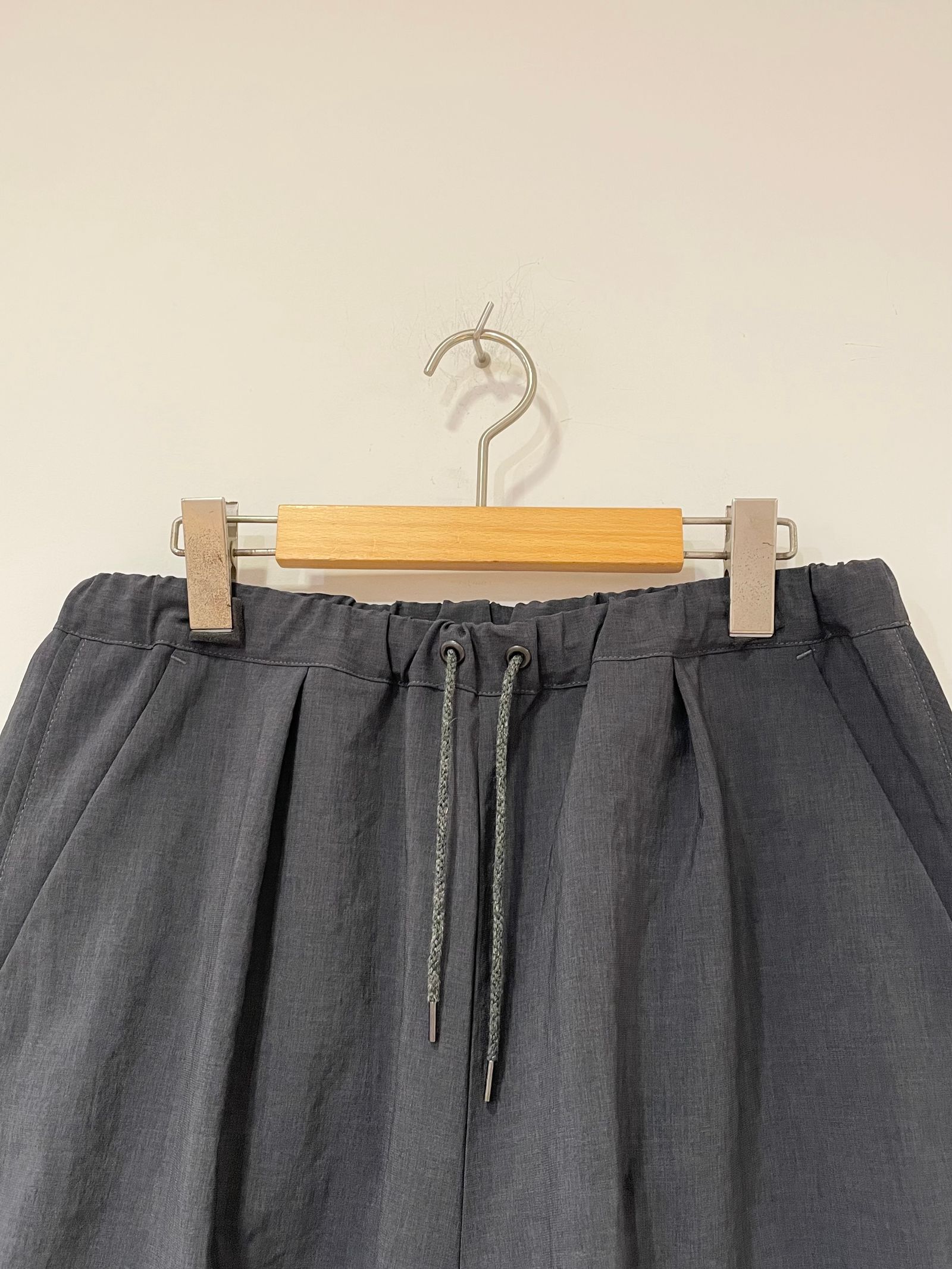 Shari Wide Shorts / タックワイドショートパンツ / シャンブレーブラック