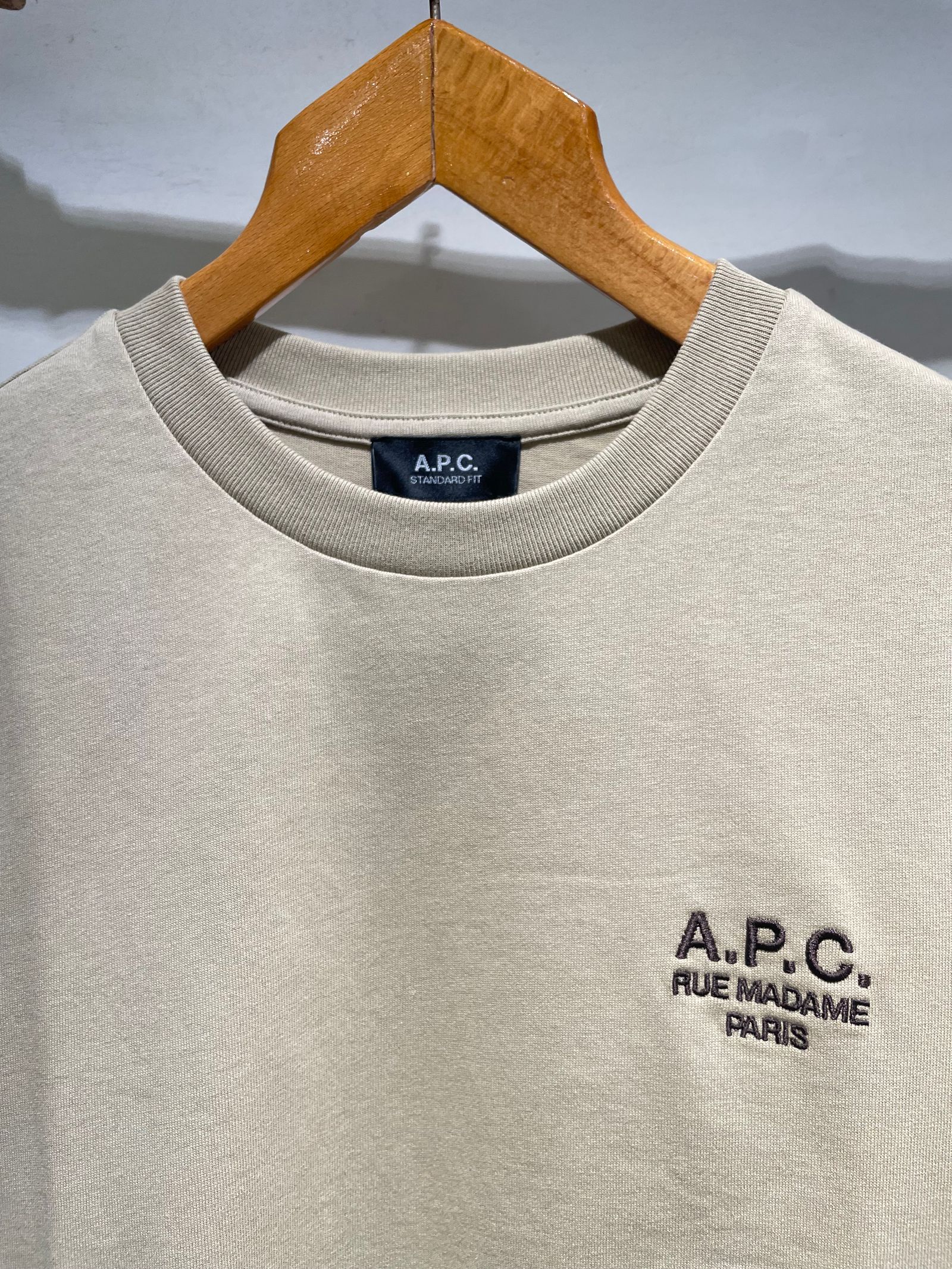 Standard Rue Madame Tシャツ / ワンポイント刺繍Tシャツ / ベージュ