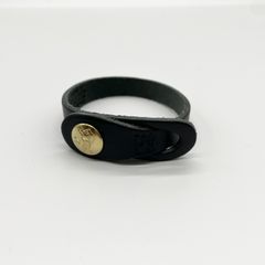 スナップボタンレザーブレスレット