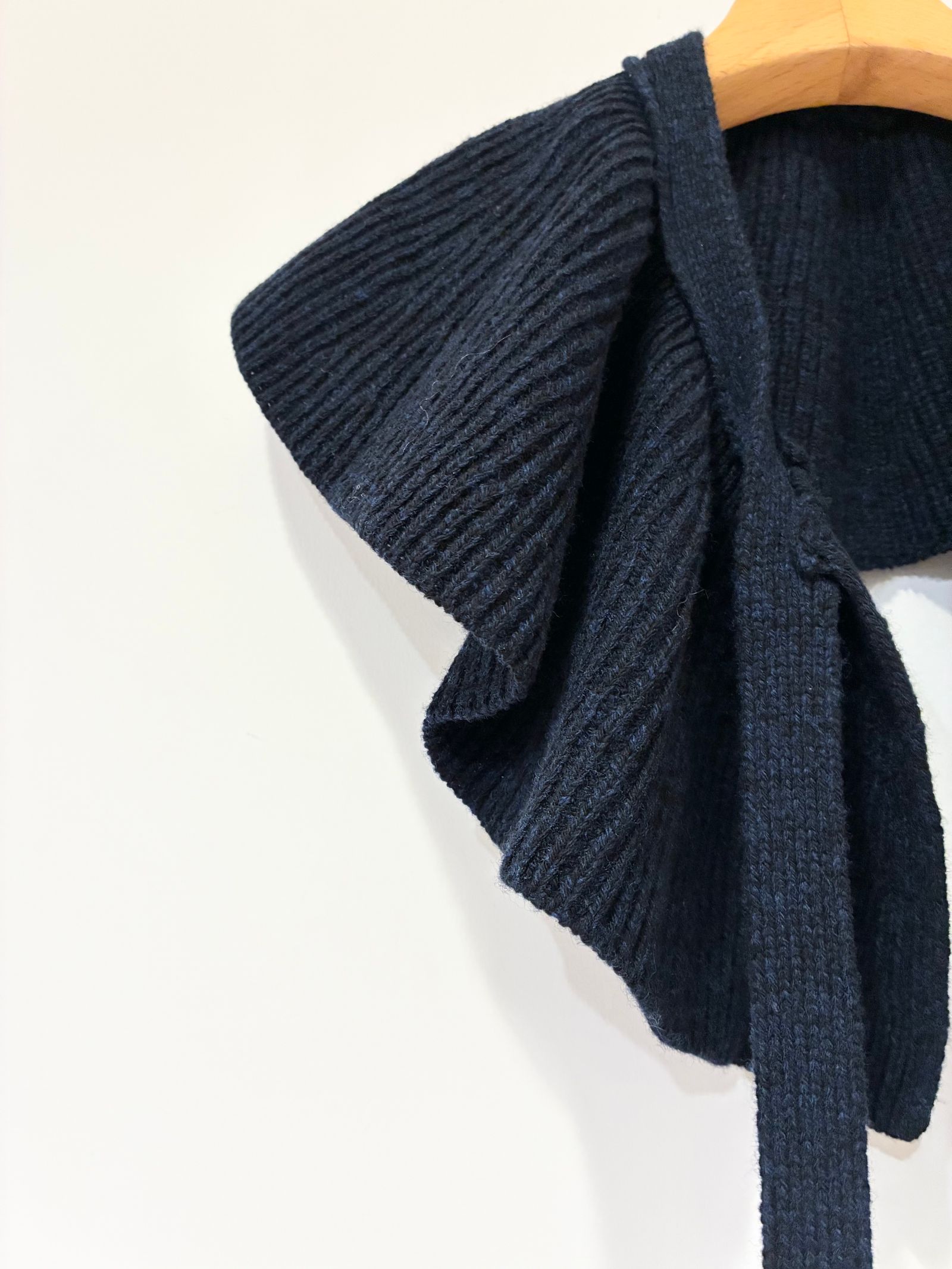 WOOLEN COTTON & EX.FINE LAMBS WOOL RIBBED-KNIT FRILL COLLAR / フリル付襟ニット / ブラックネイビー