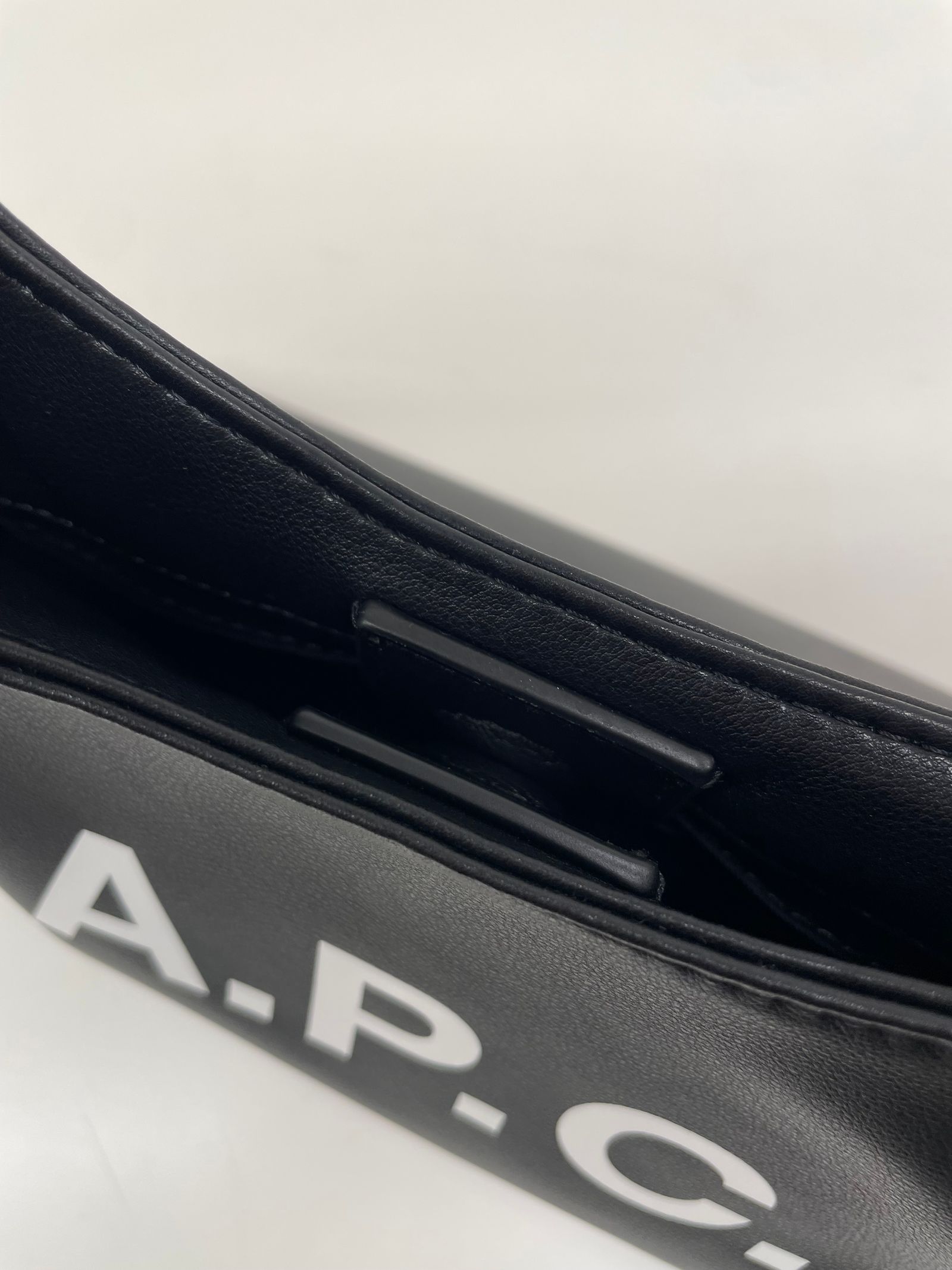 Baby Ninon ショルダーバッグ / ショルダーバッグ / ブラック