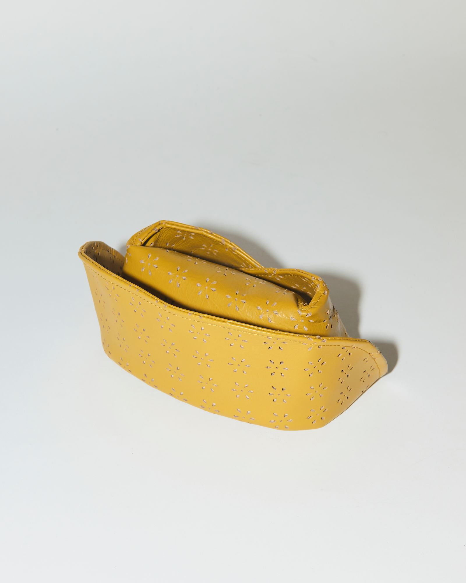 81GBAC338-1 (BLACK, GOLD)