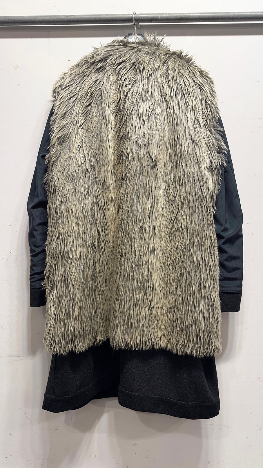 BRIAN’S FUR LINER COAT / リバーシブル ノーカラーコート (Black, Charcoal Gray) ファーライナー付き