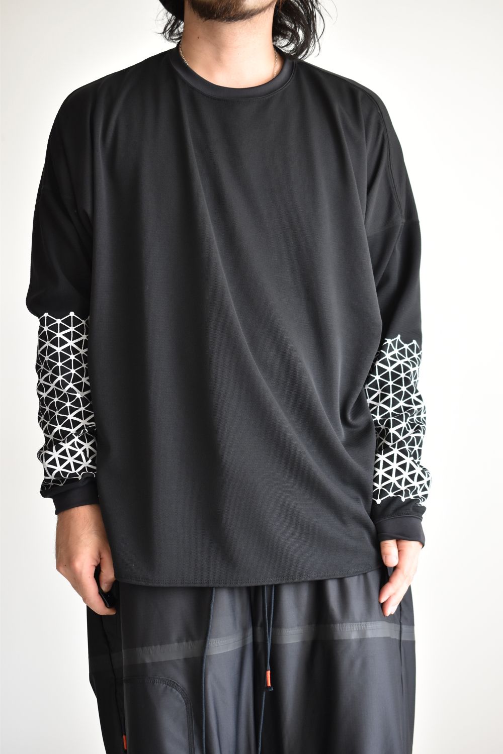GEOMETRIC PATTERN L-SLEEVE c/#1 BLACK