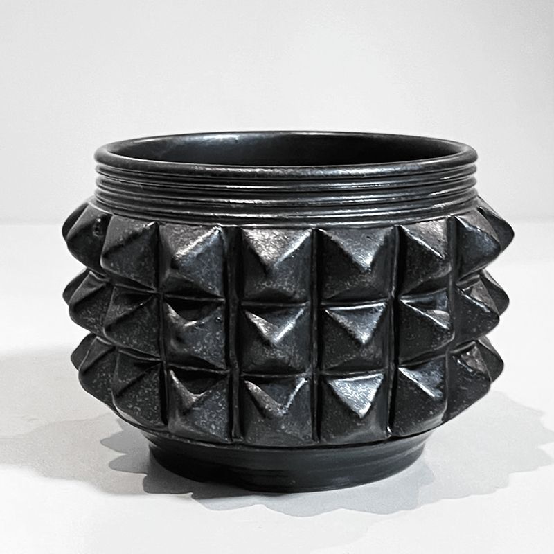 GARA - PYRAMID STUDS POT 