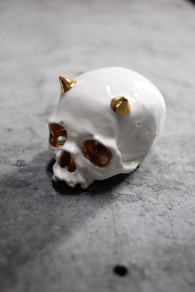 鬼ぐい呑 白×金  (桐箱付)