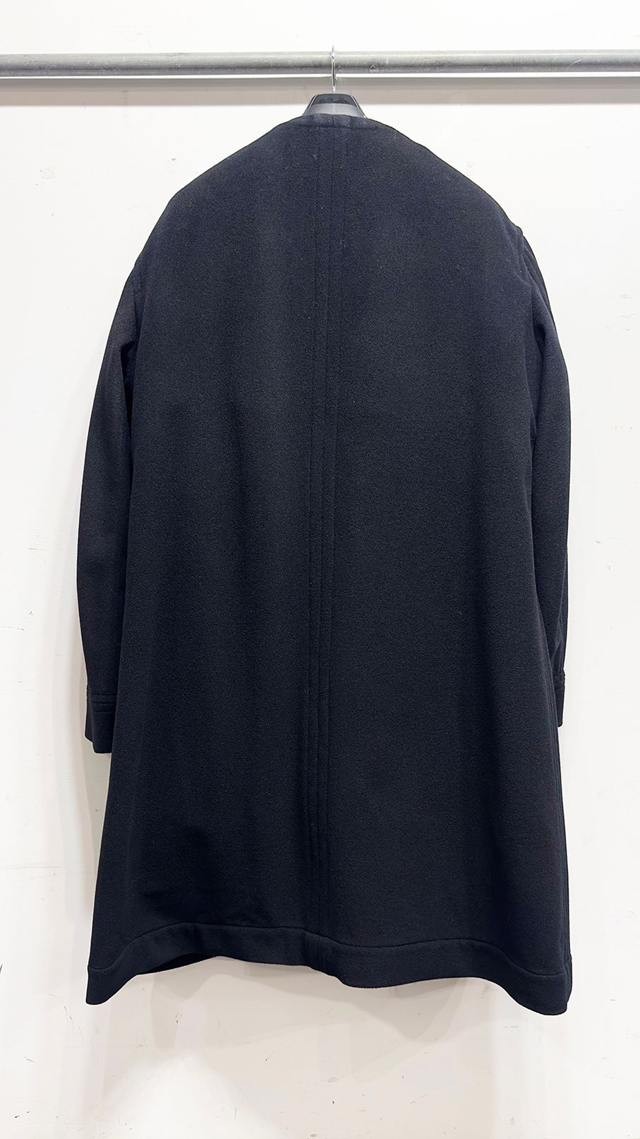 BRIAN’S FUR LINER COAT / リバーシブル ノーカラーコート (Black, Charcoal Gray) ファーライナー付き