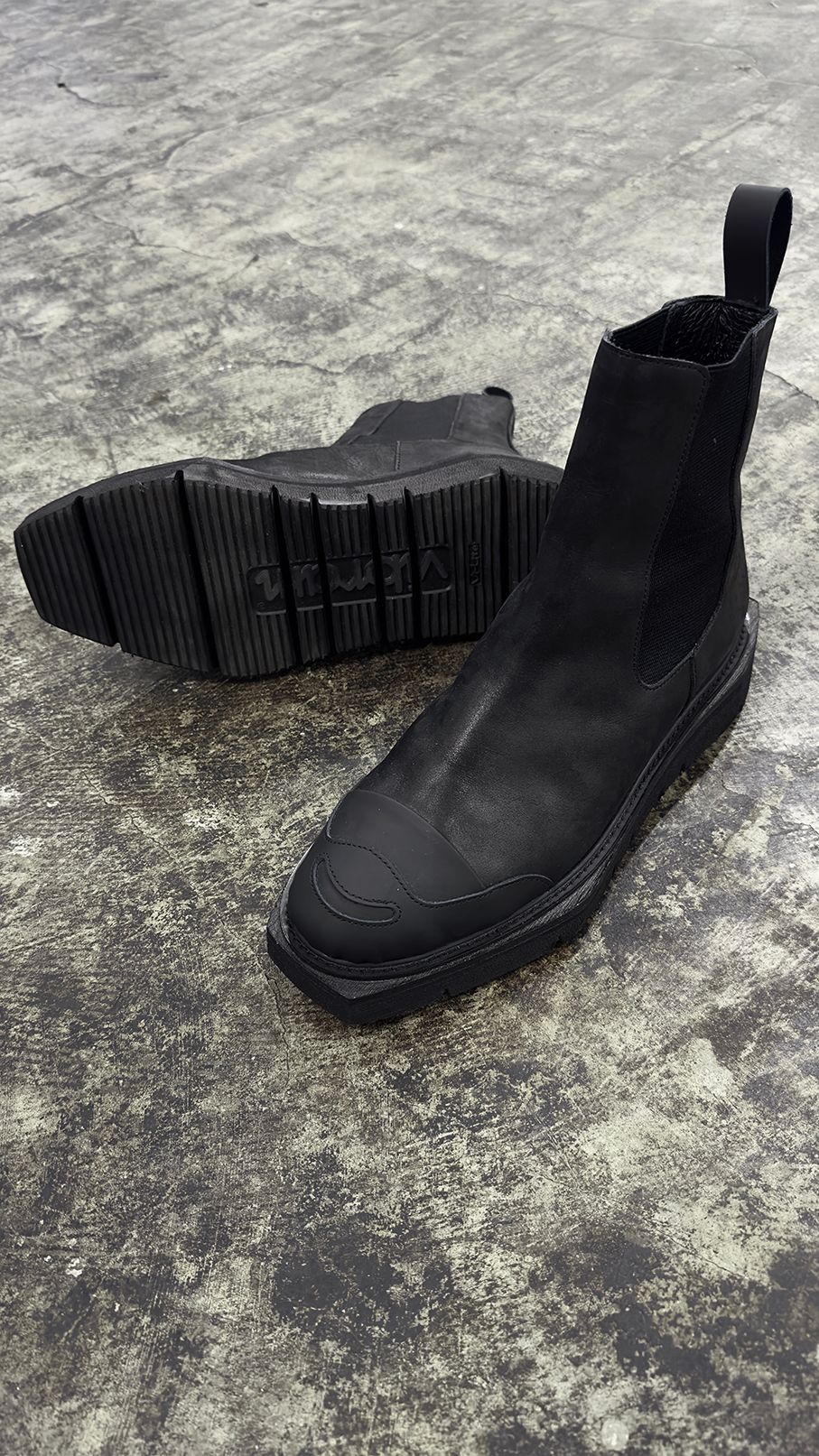 COFFIN SHAPED SIDE GORE BOOTS / サイドゴアブーツ (Black×Black, Black×White)
