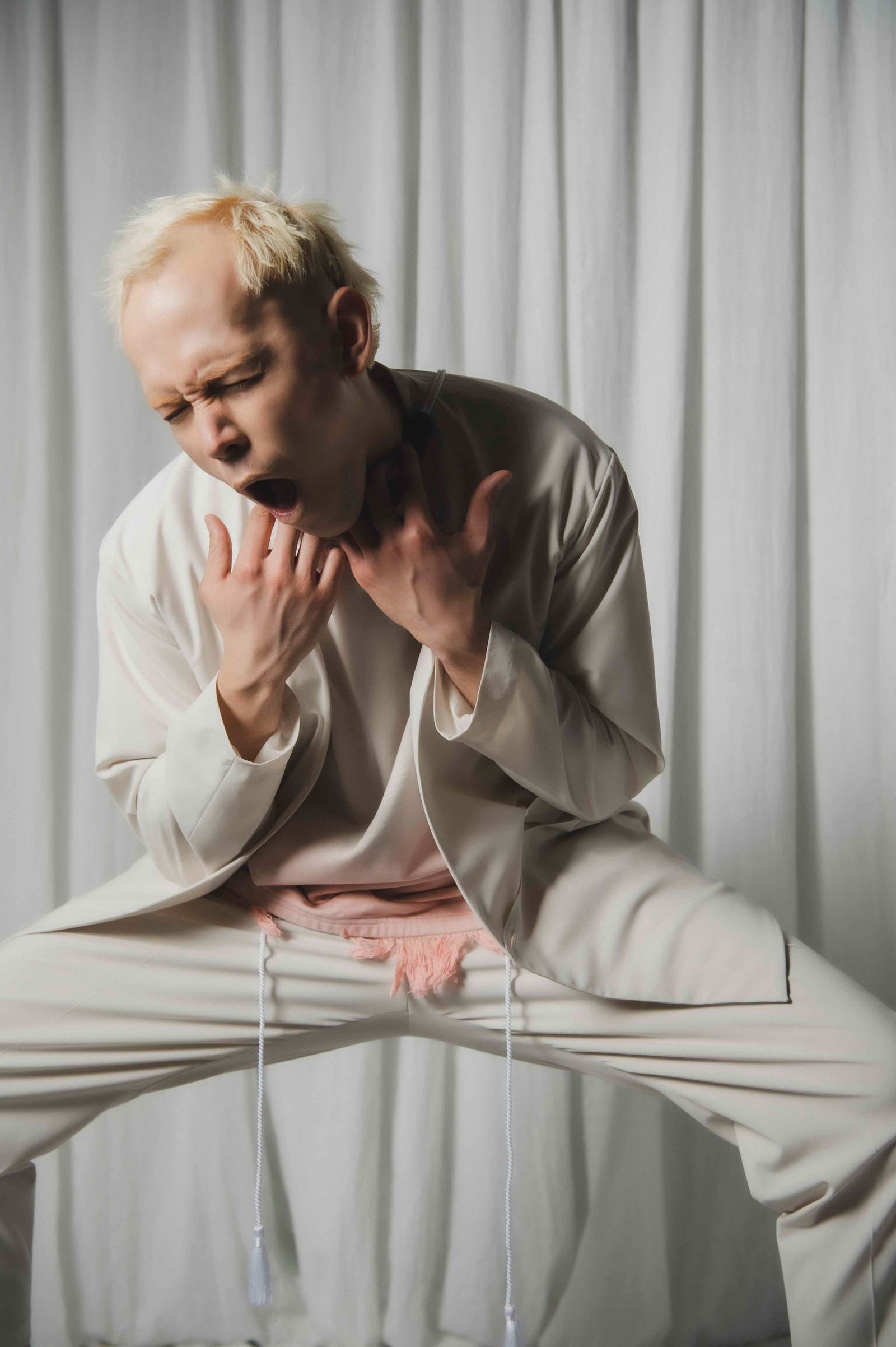 「予約商品」PLEATED WIDE TROUSERS (WHITE)