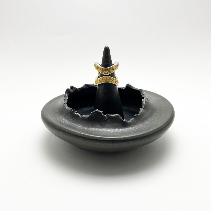 WAVE RING STAND (w/DOME) "BLACK" -陶器リングスタンド-