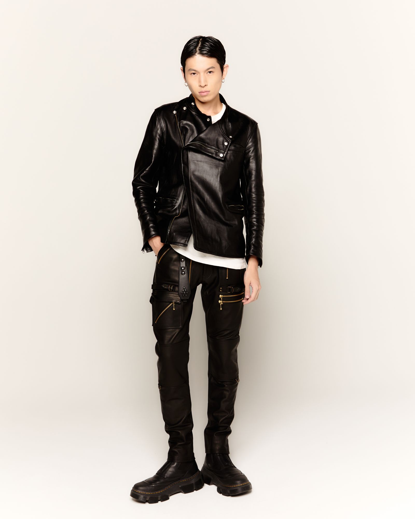 945-81GJ448-1 (BLACK, GOLD)