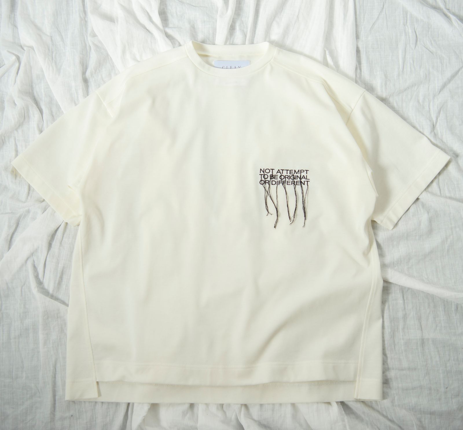 「予約商品」EMBROIDERED T-SHIRT (WHITE)