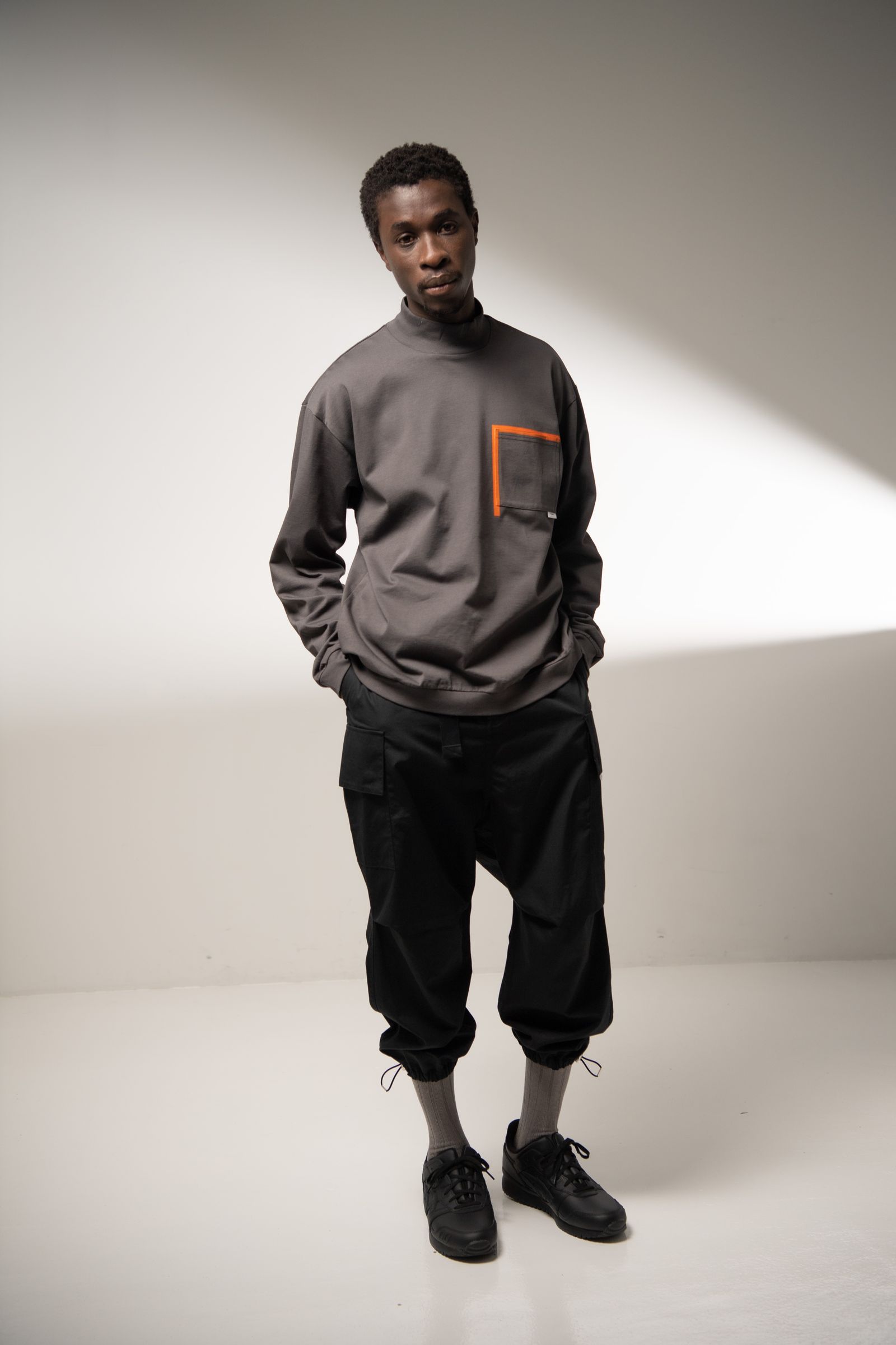 「予約商品」GRID MARKED T-SHIRT (CHARCOAL)