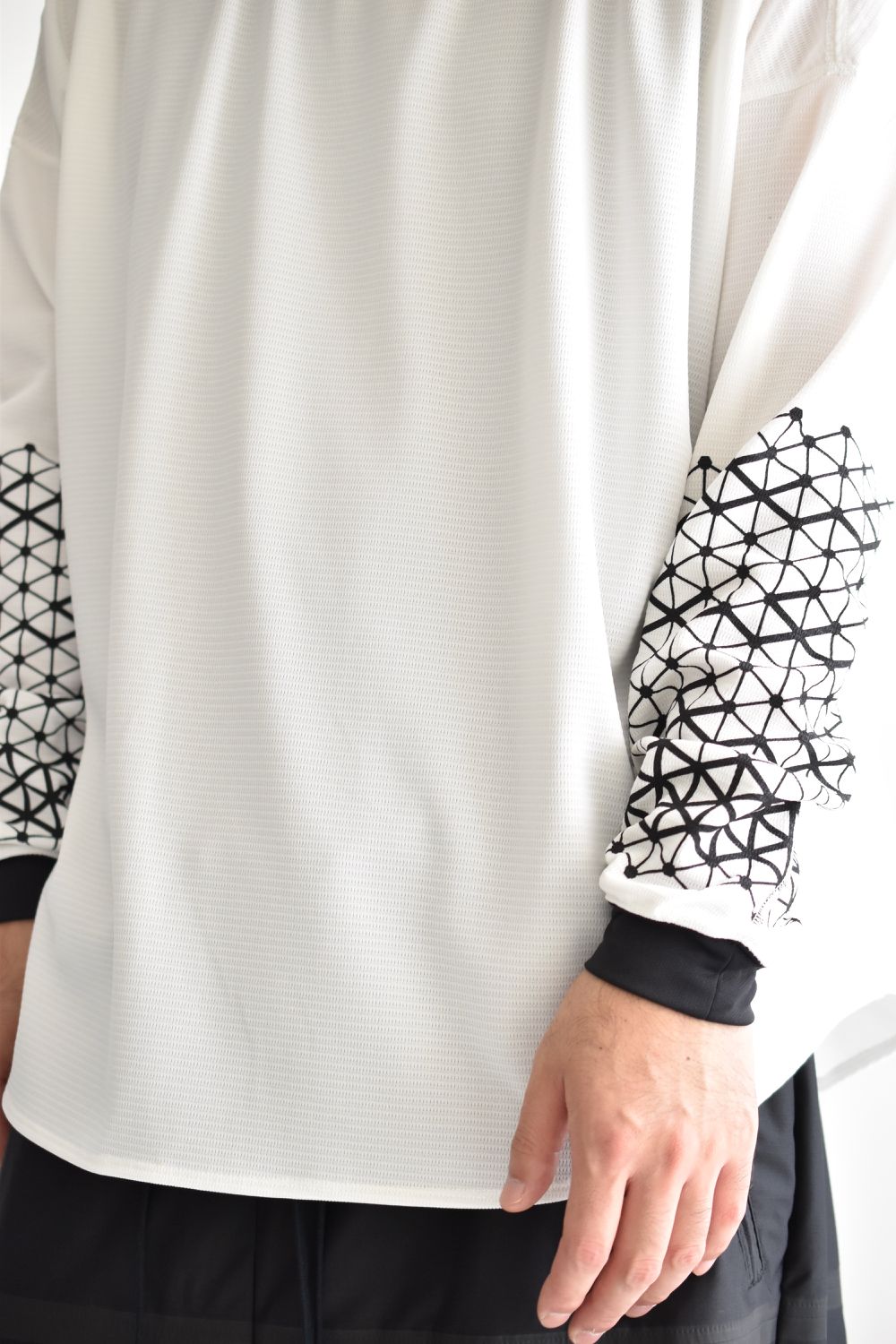 GEOMETRIC PATTERN L-SLEEVE c/#3 WHITE