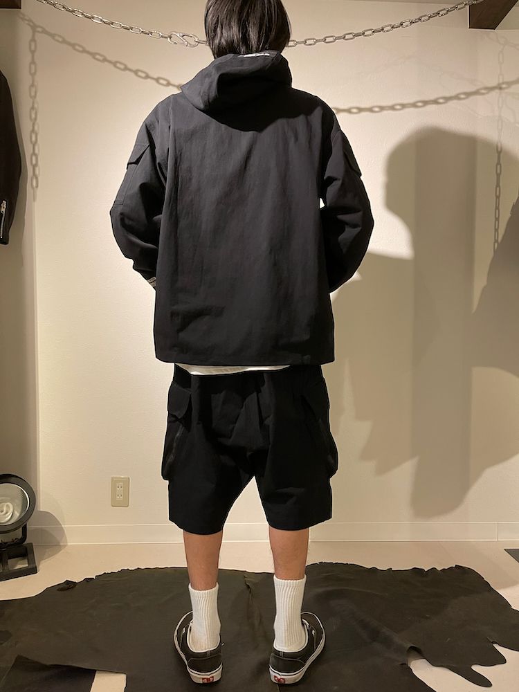 THE HIGH DENSITY S/L JUNGLE PANTS WITH DEFORMING LARGE POCKETS / カーゴ ショーツ（BLACK）
