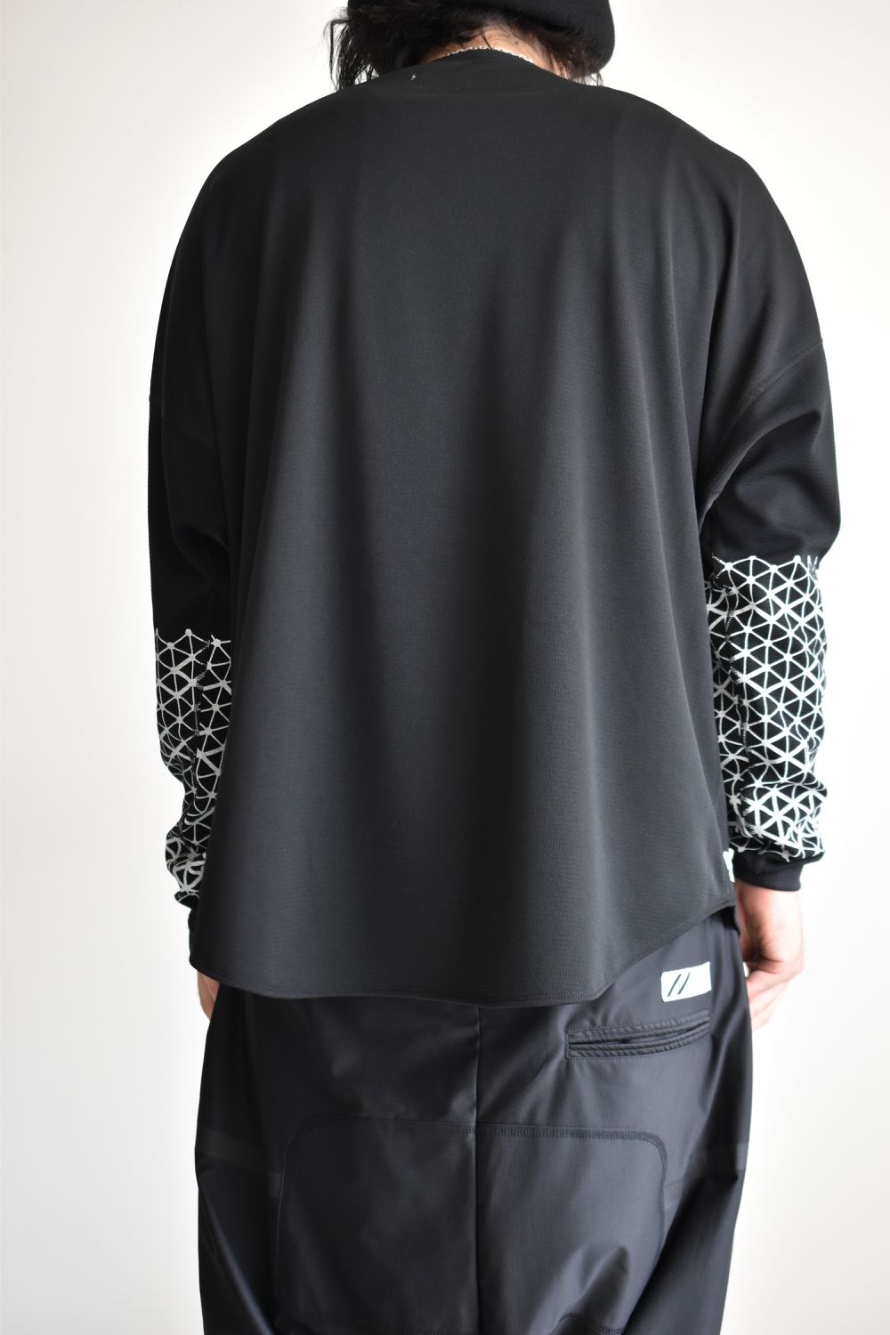 GEOMETRIC PATTERN L-SLEEVE c/#1 BLACK