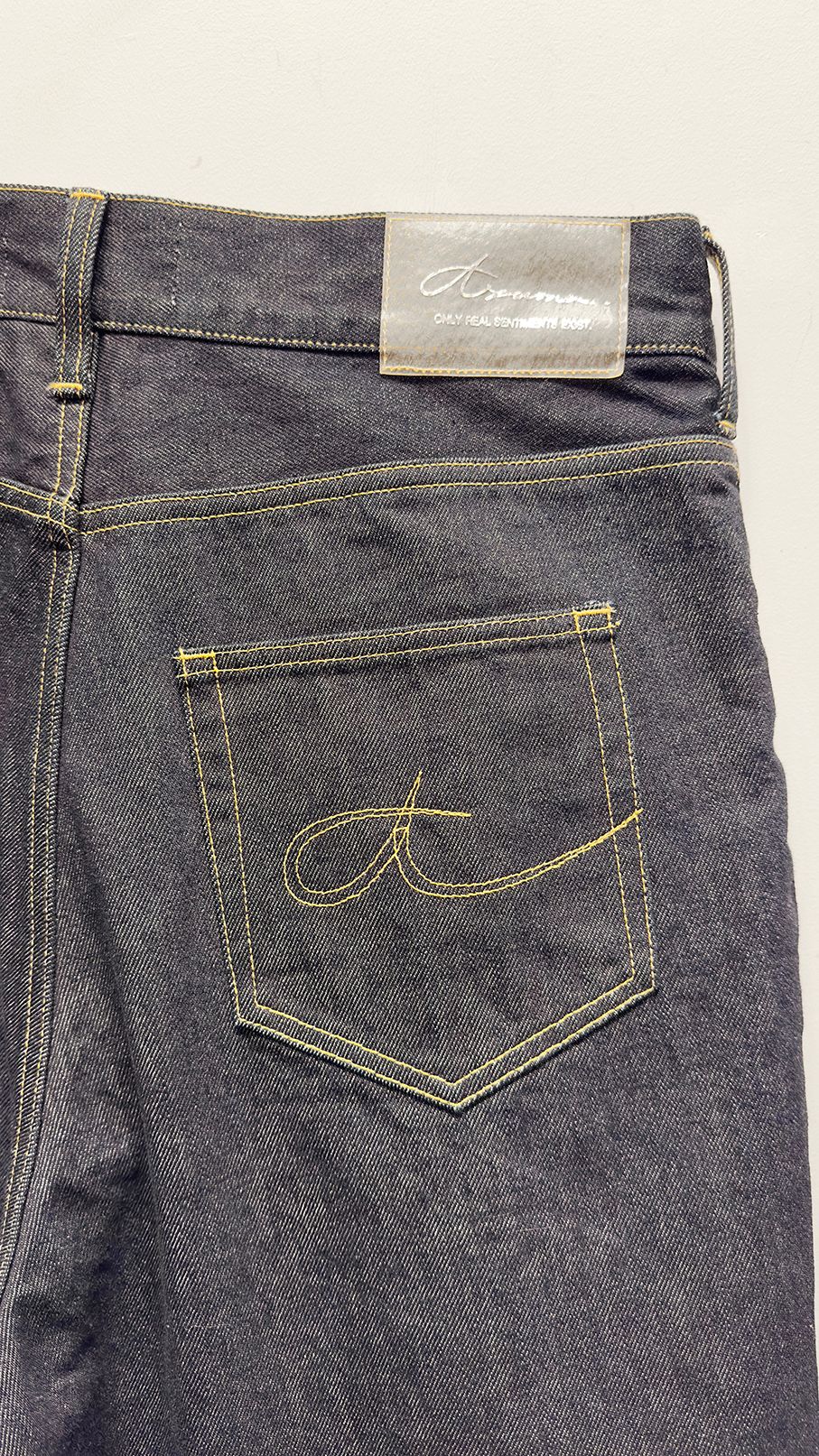 KURT’S WIDE JEANS (ONE WASH) / ワイドジーンズ デニム (Black, Indigo)