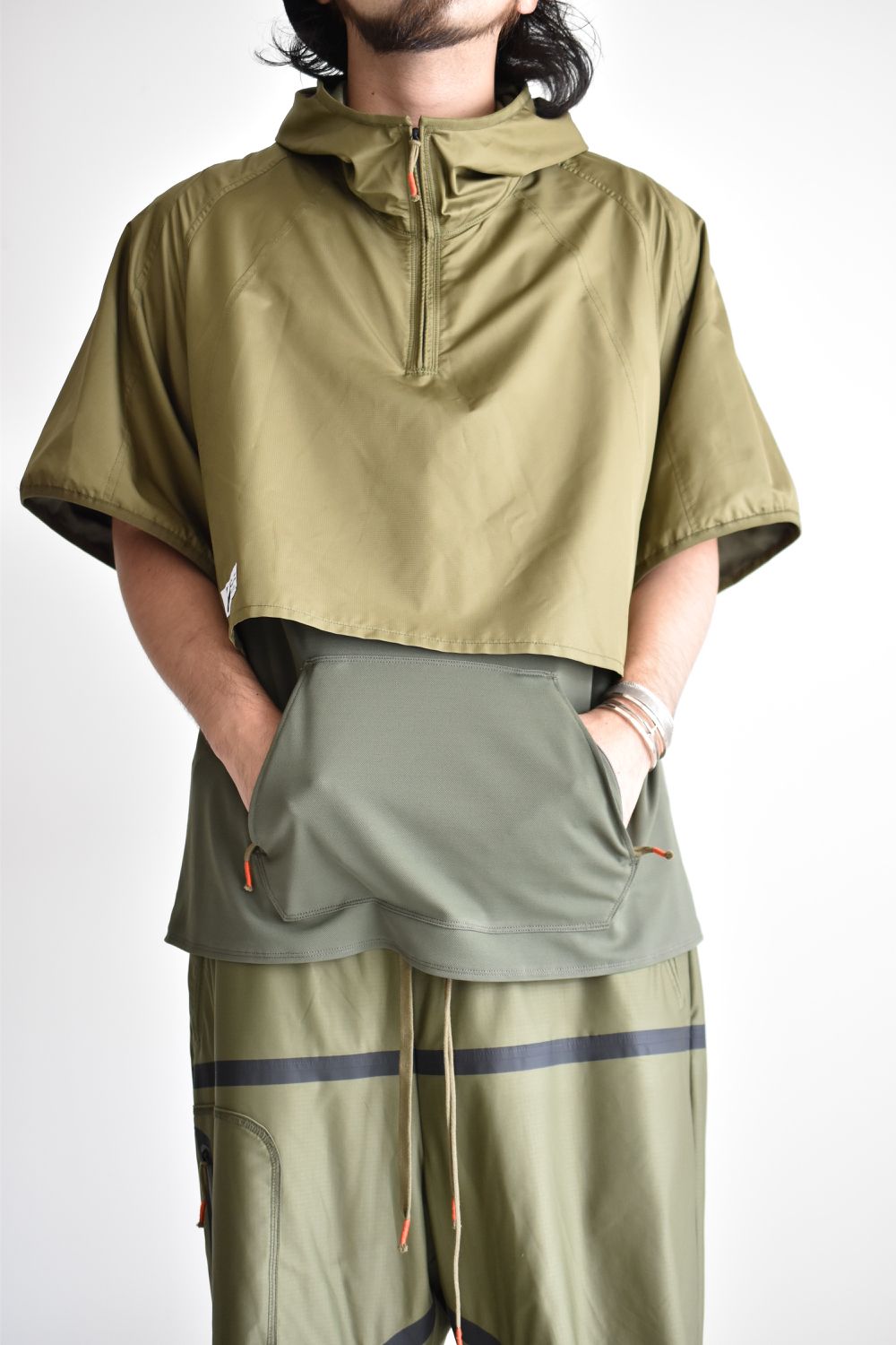 LAYERED HOODED WIDE PULL S-SLEEVE c/#2 KHAKI
