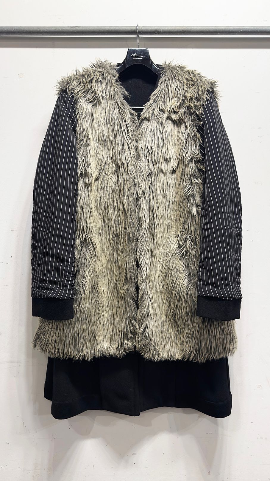 BRIAN’S FUR LINER COAT / リバーシブル ノーカラーコート (Black, Charcoal Gray) ファーライナー付き