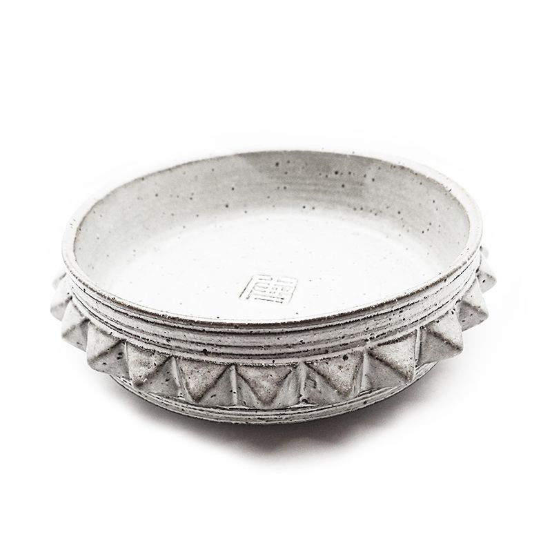 PYRAMID STUDS TRAY "WHITE" -陶器皿-