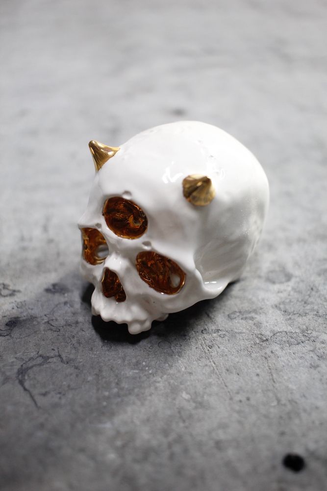 三つ目鬼ぐい呑 白×金  (桐箱付)
