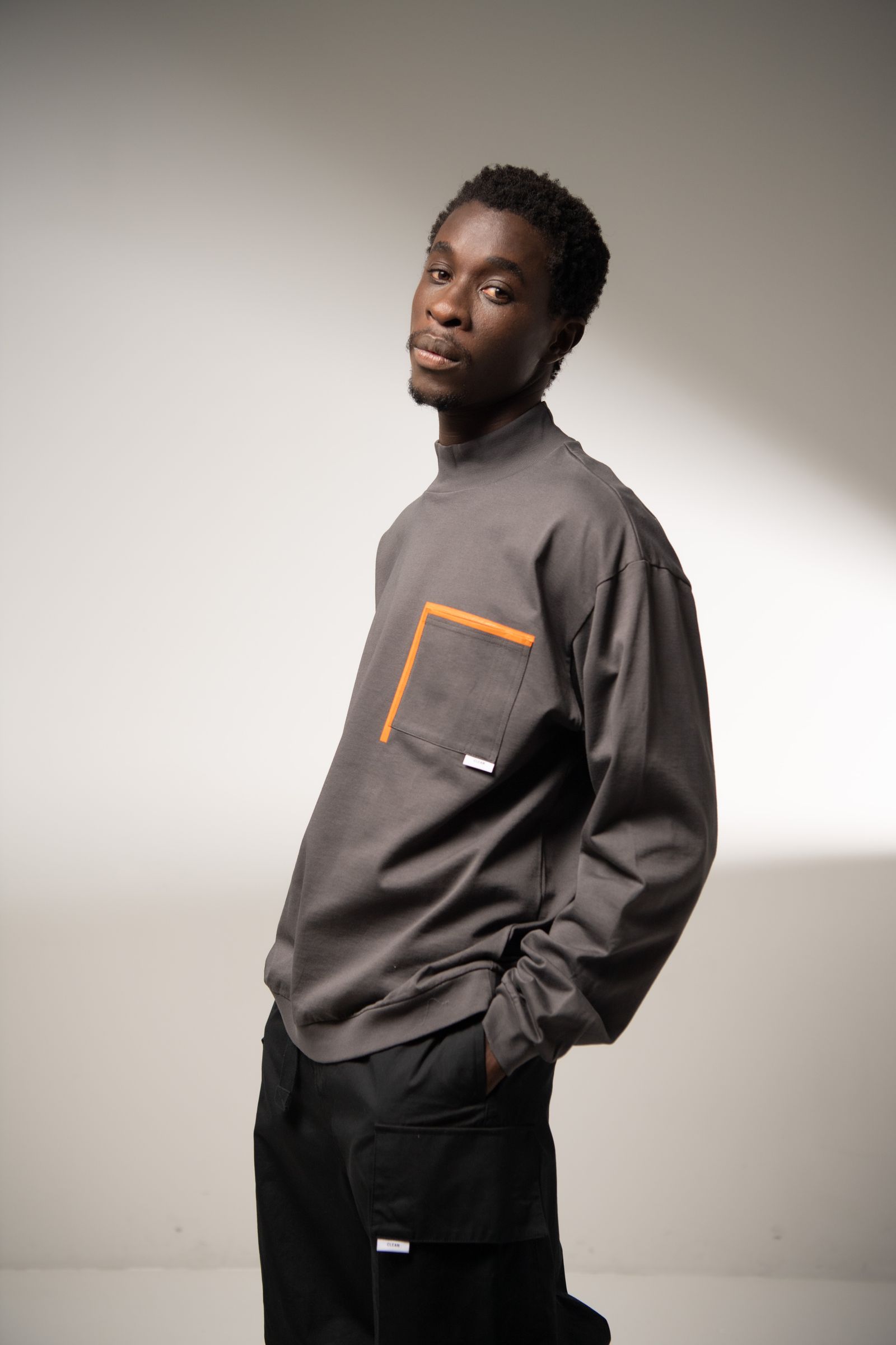 「予約商品」GRID MARKED T-SHIRT (CHARCOAL)
