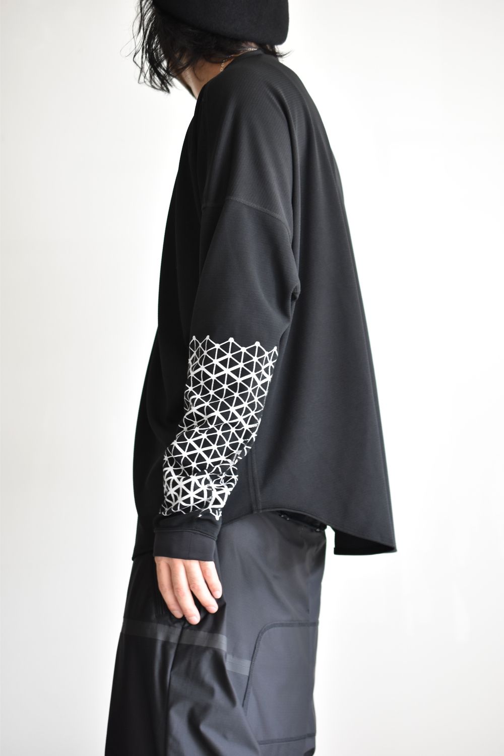 GEOMETRIC PATTERN L-SLEEVE c/#1 BLACK