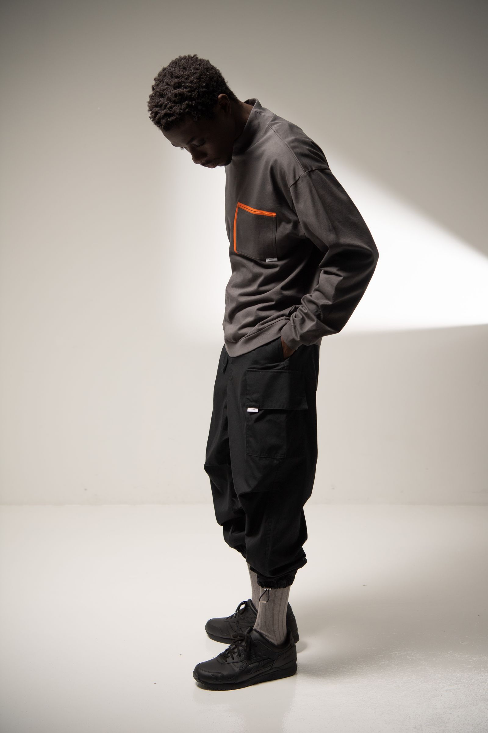 「予約商品」GRID MARKED T-SHIRT (CHARCOAL)