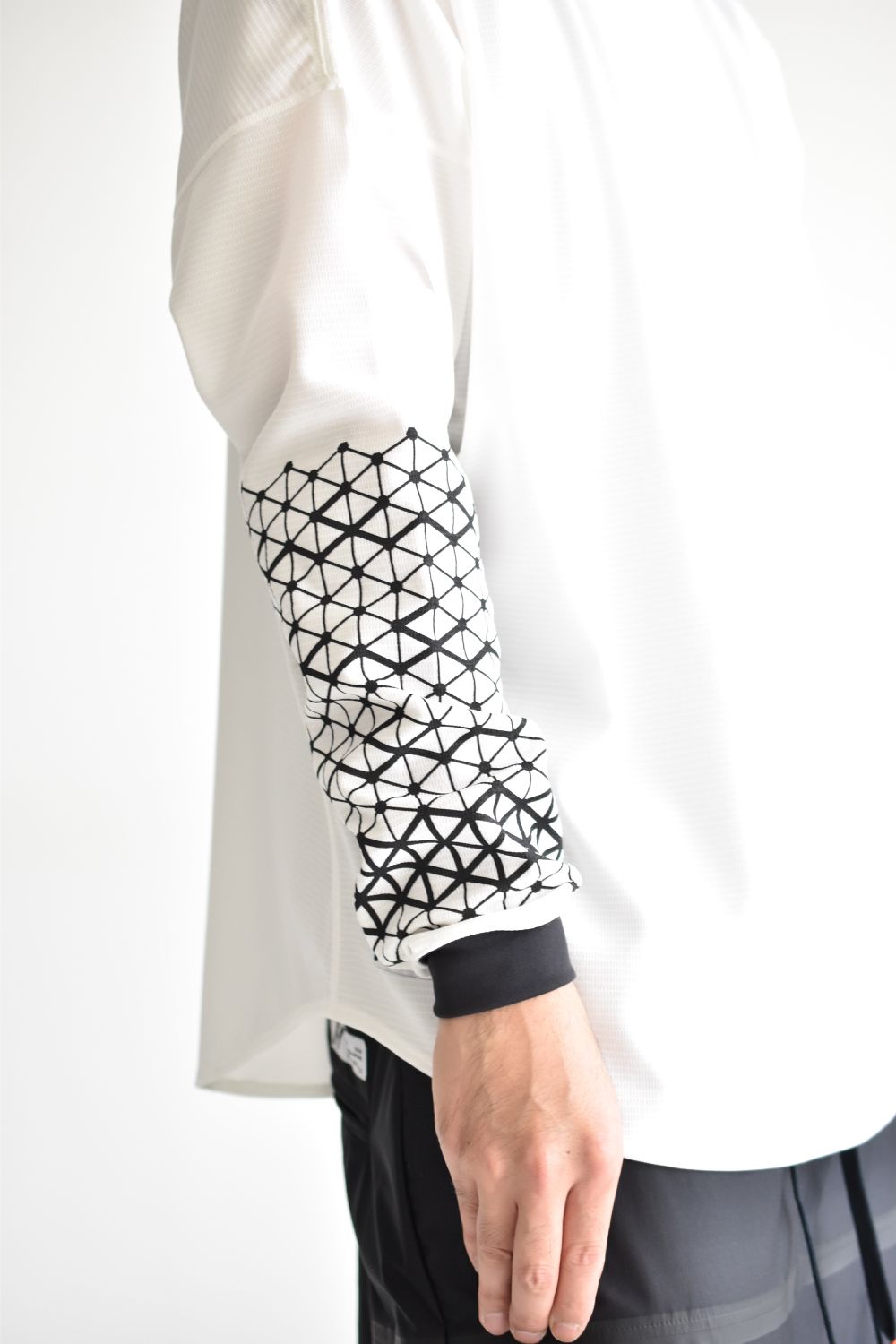 GEOMETRIC PATTERN L-SLEEVE c/#3 WHITE