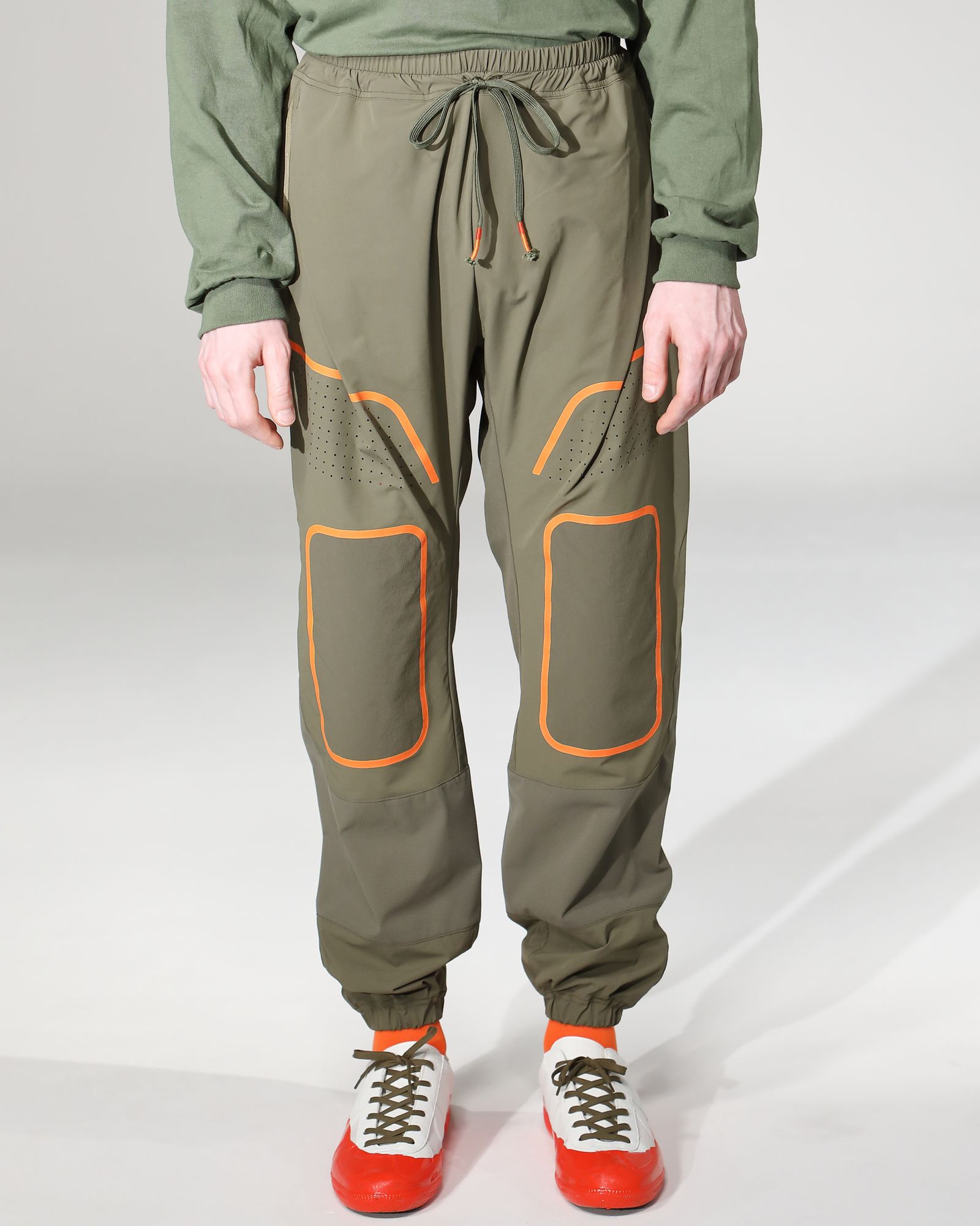 「予約商品」ONE-PLEATS NYLON PANTS # c/KHAKI