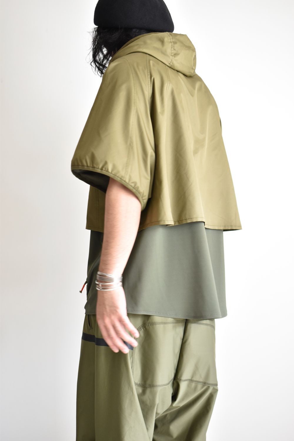 LAYERED HOODED WIDE PULL S-SLEEVE c/#2 KHAKI