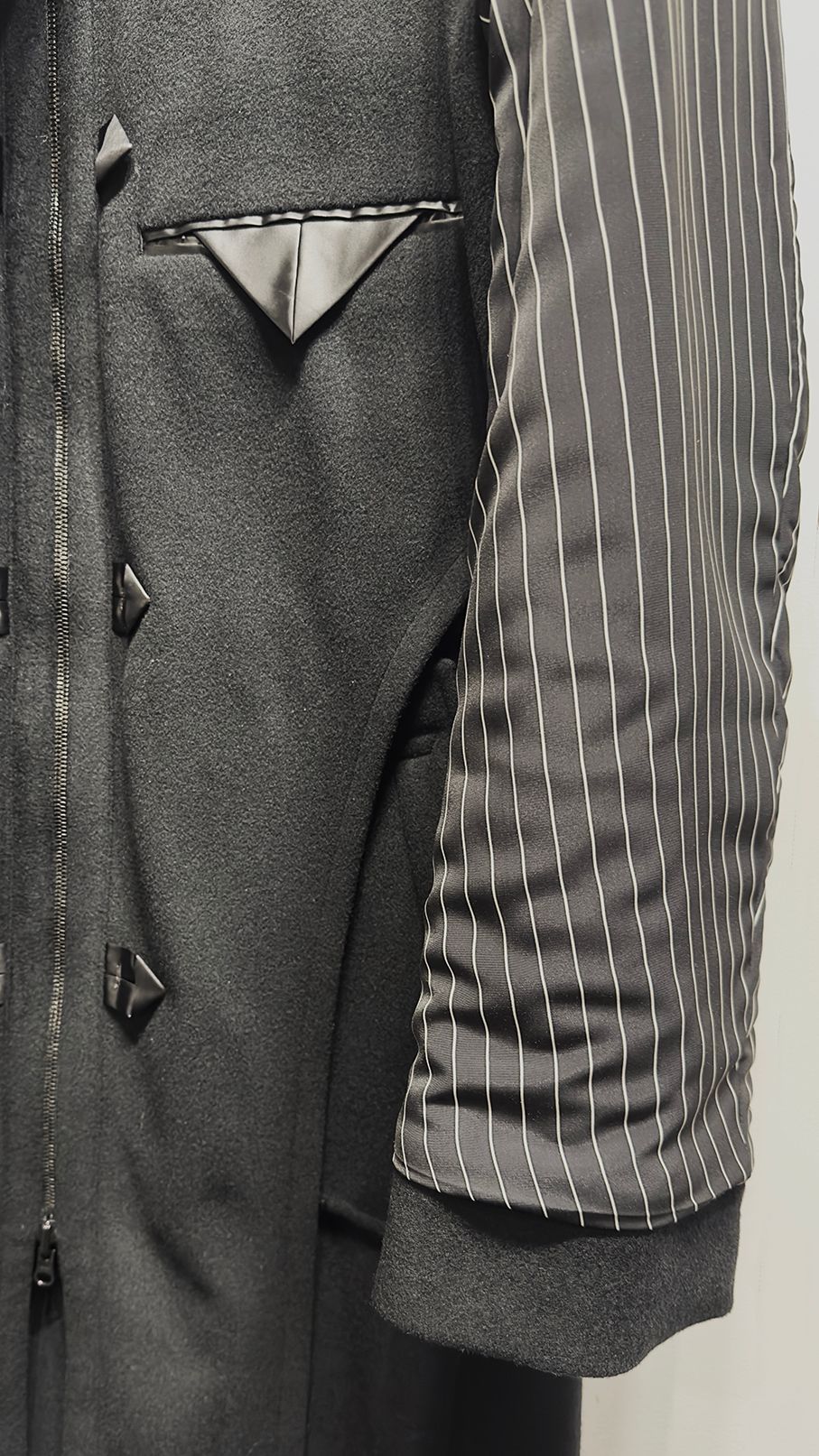 BRIAN'S LINER COAT / リバーシブル ノーカラーコート (Black, Charcoal Gray)