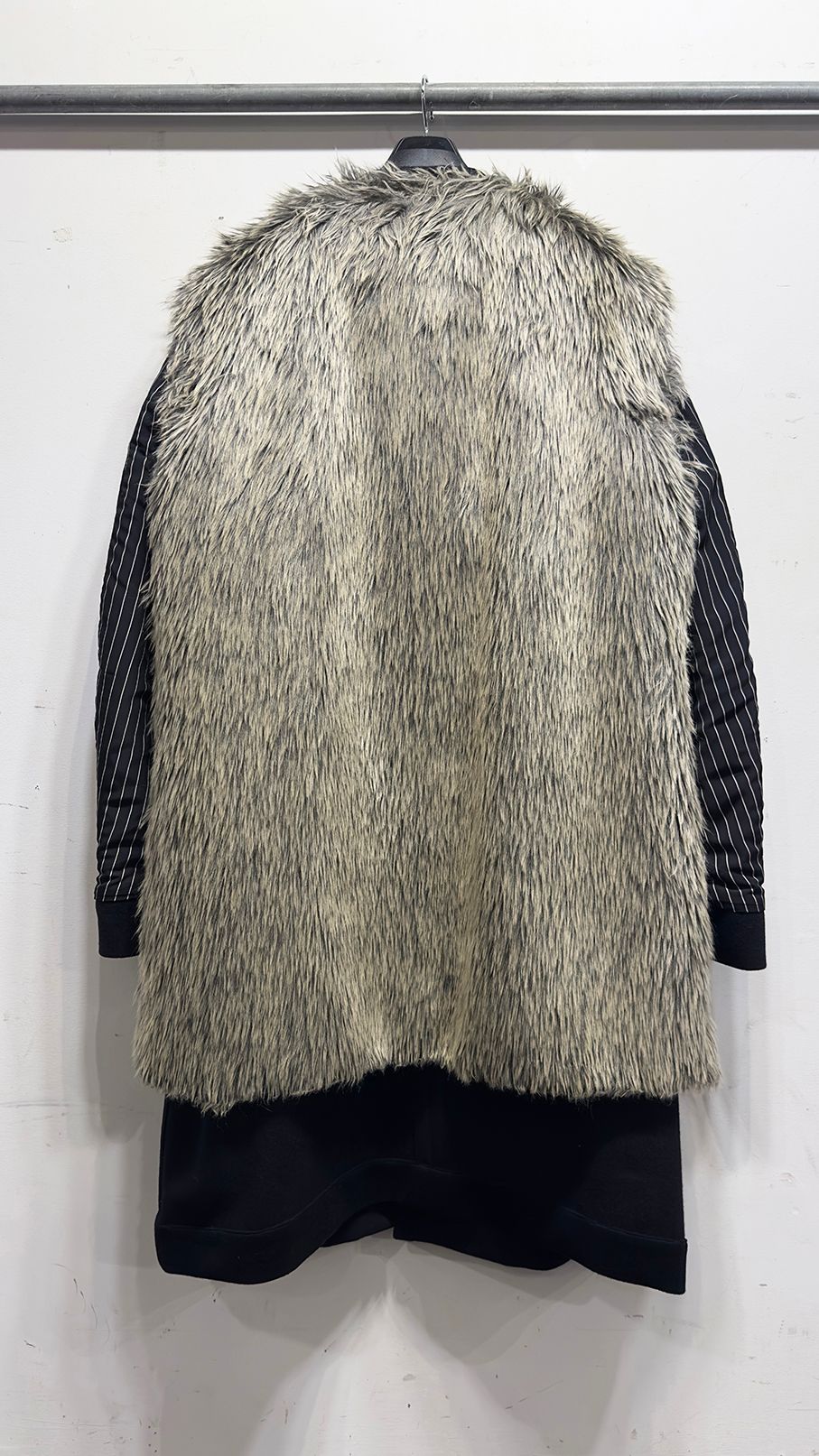 BRIAN’S FUR LINER COAT / リバーシブル ノーカラーコート (Black, Charcoal Gray) ファーライナー付き