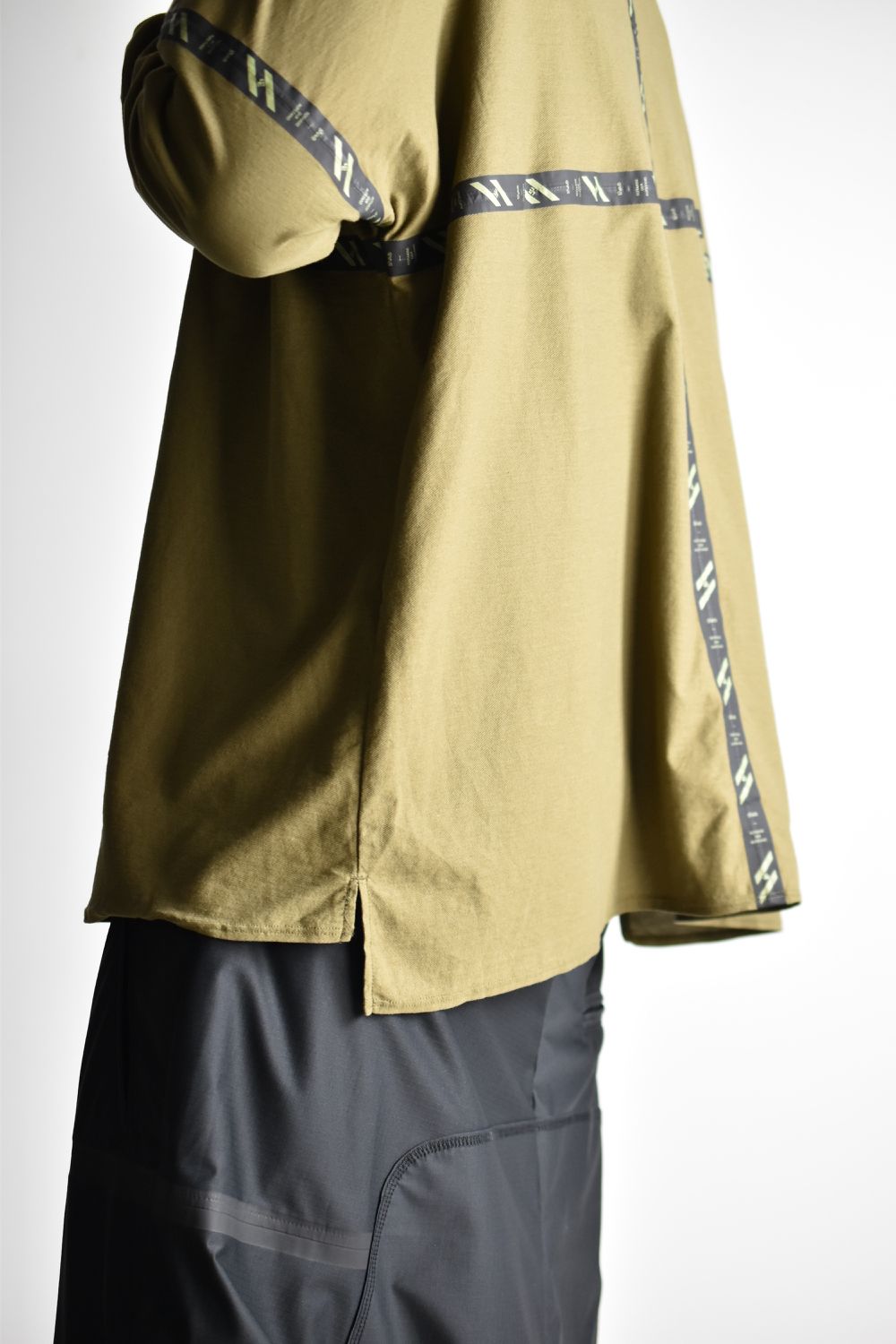 FLATSEAM LINE WIDE L-SLEEVE c/#3 SAND