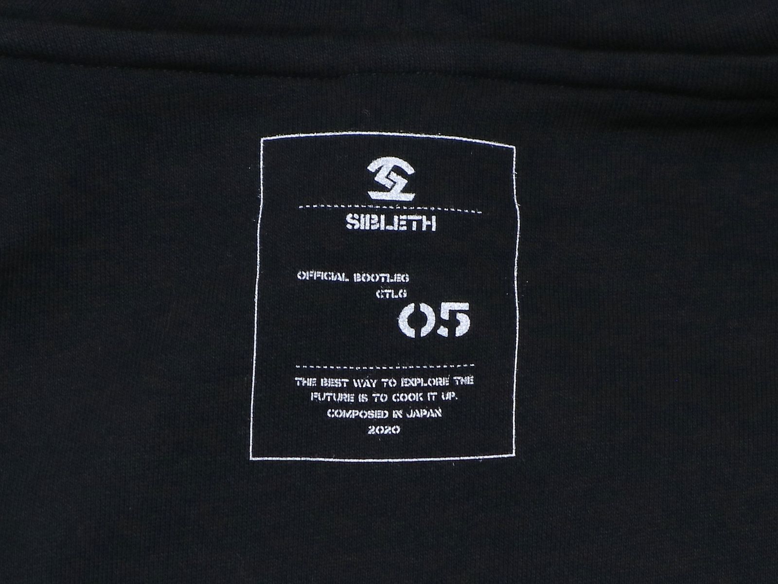 -OFFICIAL BOOTLEG CTLG 05- “Owe us a living?” ZIP-UP PARKA