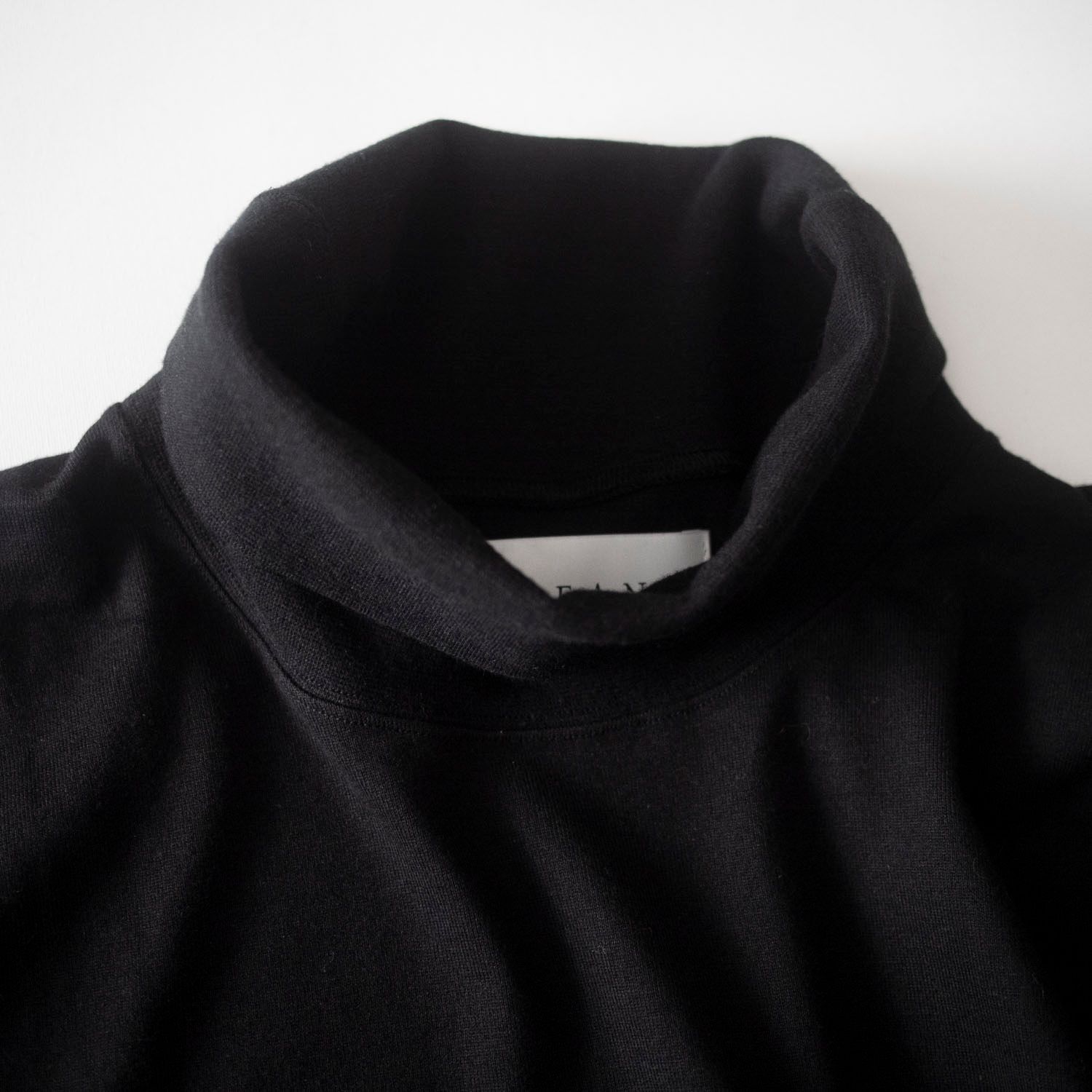 TURTLE NECK L/S T-SHIRT (BLACK)