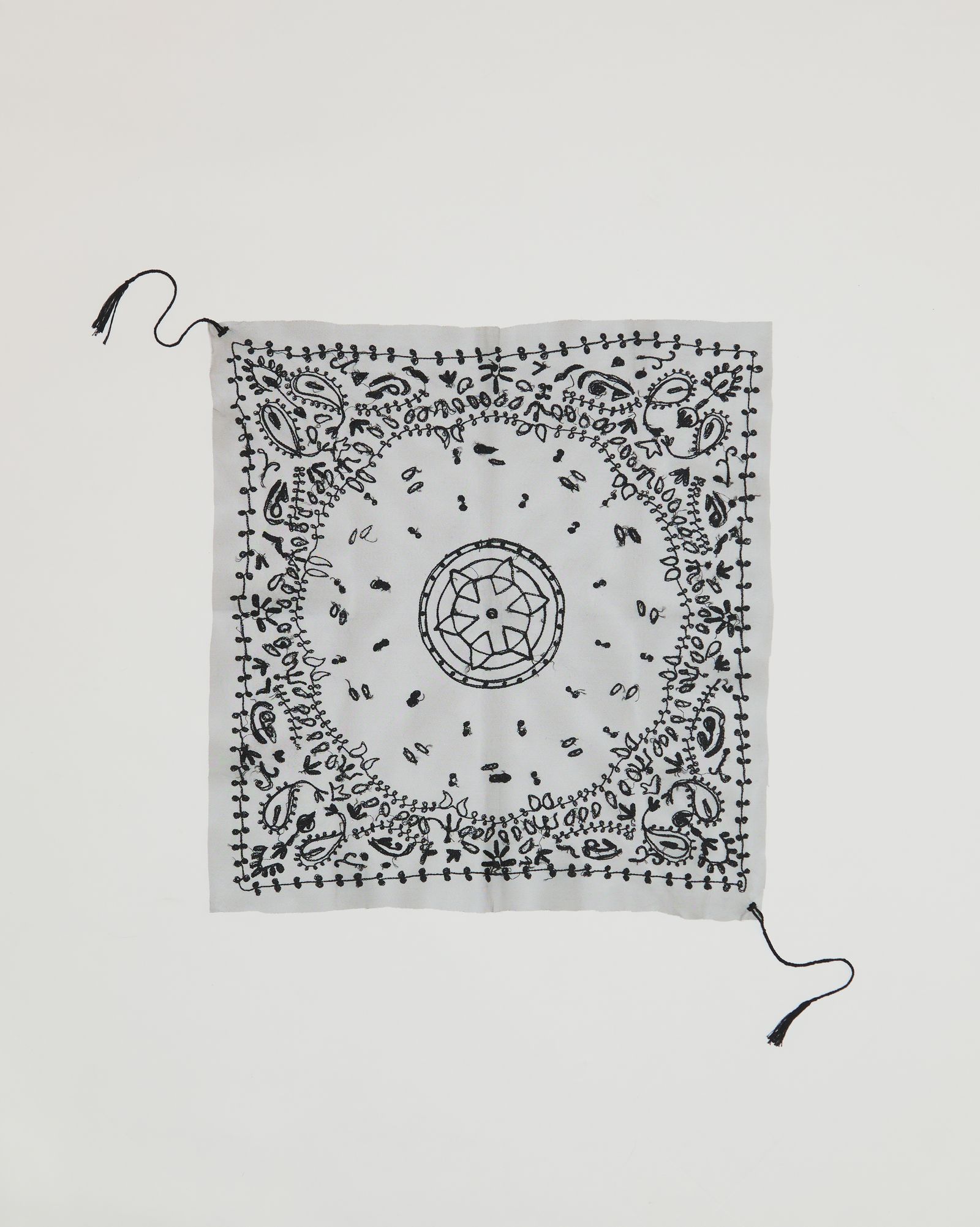 945-81GAC332-1 (BLACK, WHITE)