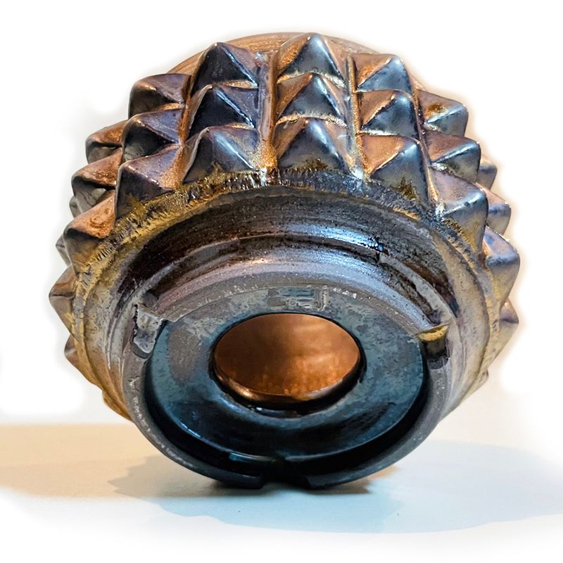 PYRAMID STUDS POT "GOLD" -陶器鉢-