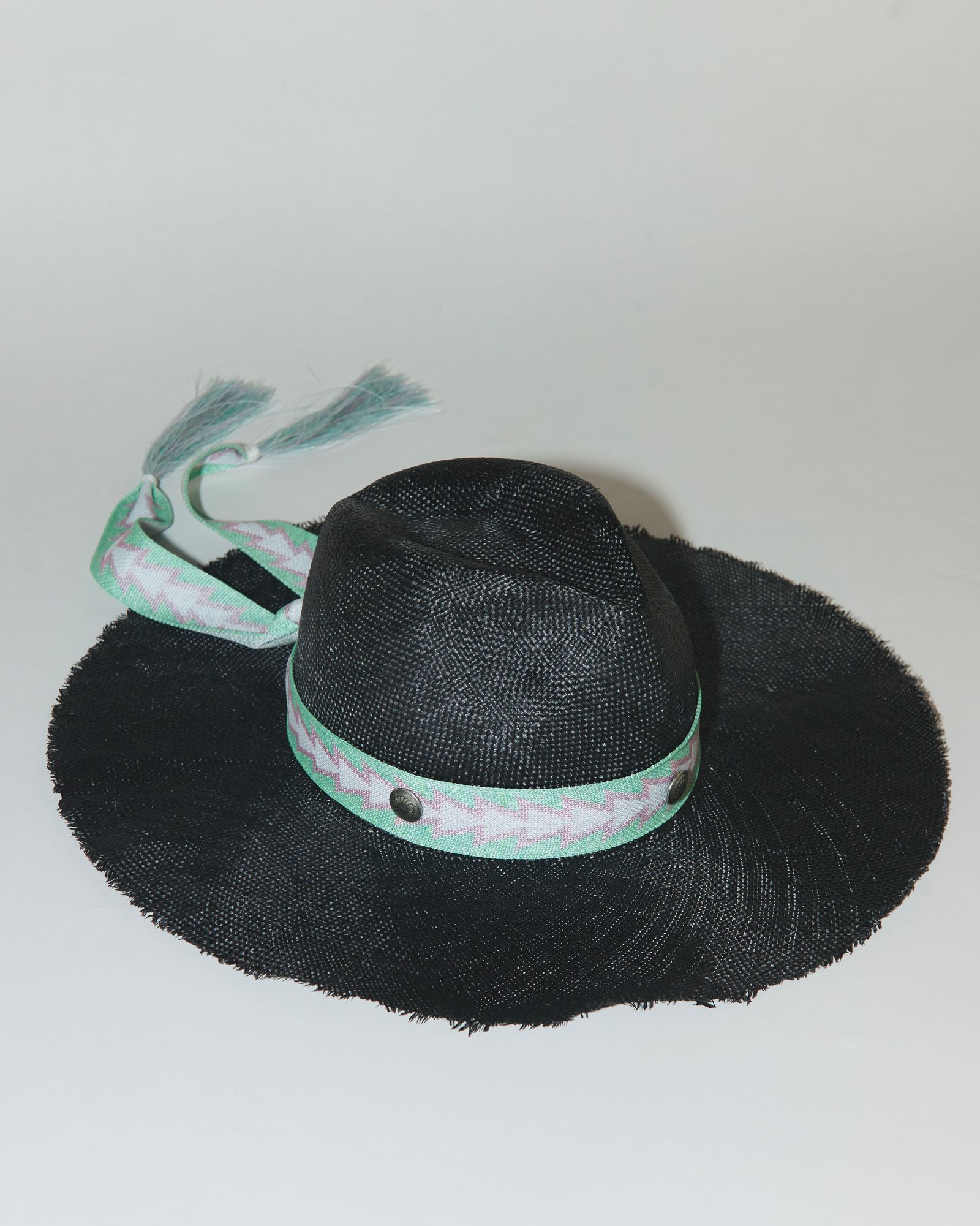 945-81GAC333-1 (BLACK, WHITE)