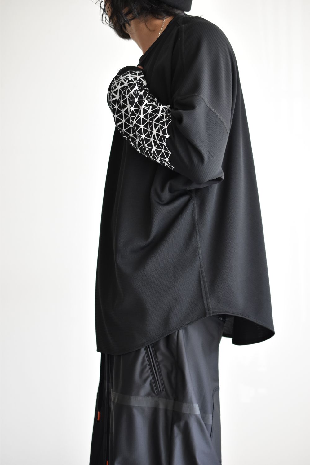 GEOMETRIC PATTERN L-SLEEVE c/#1 BLACK